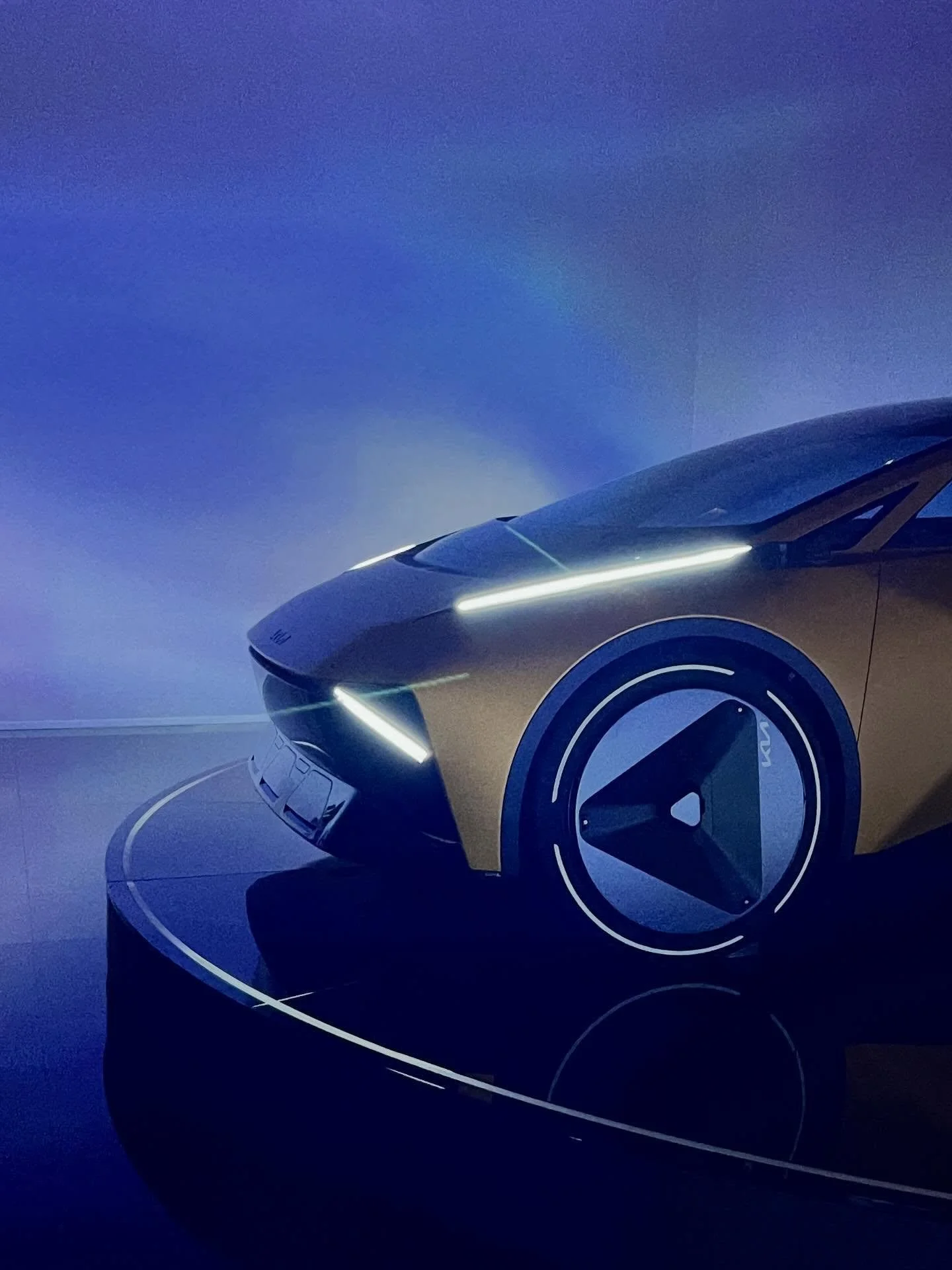 #kiavisionmetaturismo
&mdash;&mdash;&mdash;
Kia at the Milan Design Week. Showing the Vision Meta Turismo at Palazzo Dei Tessuti.
&mdash;&mdash;&mdash;
#conceptcar #kiadesign #automotivedesigner #milandesignweek2026