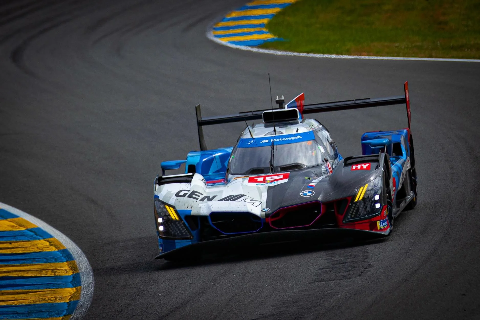 BMW takes Hyperpole after an exciting battle for the lap record.
&mdash;
15 / Hypercar / BMW M Team WRT / BMW M Hybrid V8 / Kevin Magnussen - Raffaele Marciello - Dries Vanthoor / 24 HEURES DU MANS 2026
&mdash;
#24heuresdumans
#motorsport #bmw #endur