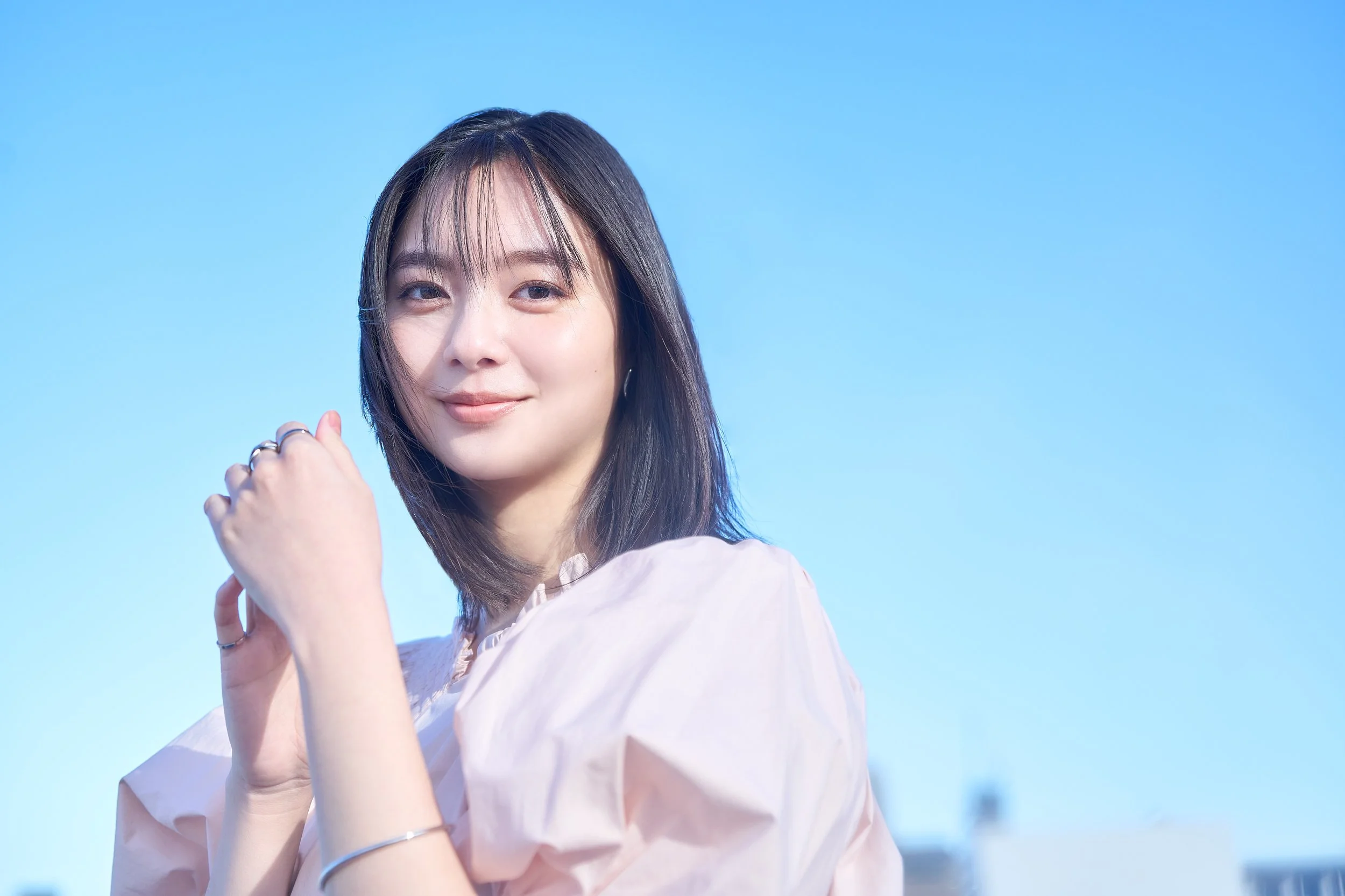 新川優愛 for MORE