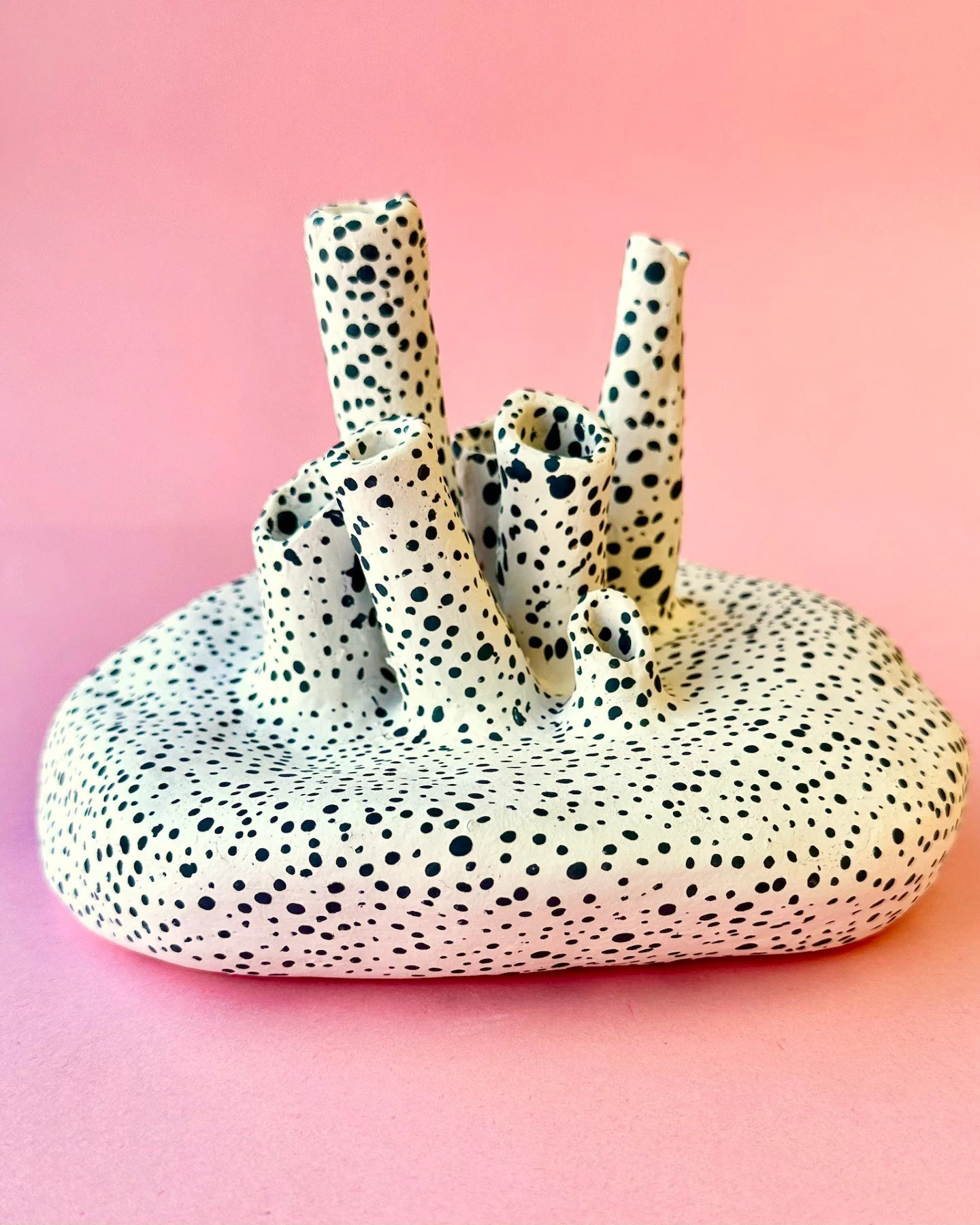 Another ceramic piece that recently found a new home! I loved adding the dots on this one&mdash;it was such a meditative and calming process. 💛

Do you find art or creativity meditative too?

#CeramicArt #HandmadeCeramics #MeditativeArt #MarMarStudi