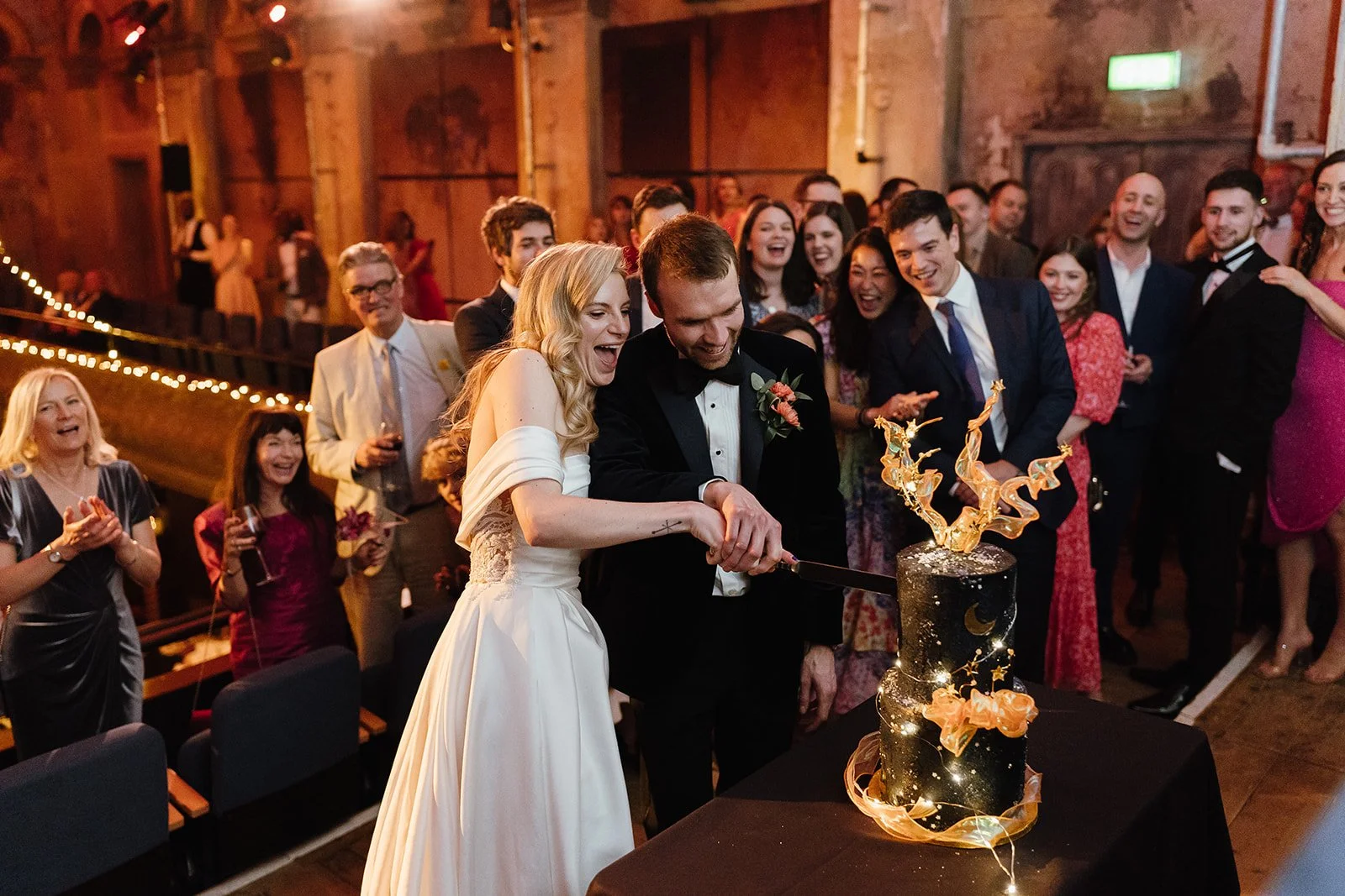 L&O_London-Wedding_Wiltons-Music-Hall-Theatre_Chloe-Mary-Photo (481 of 577).jpg