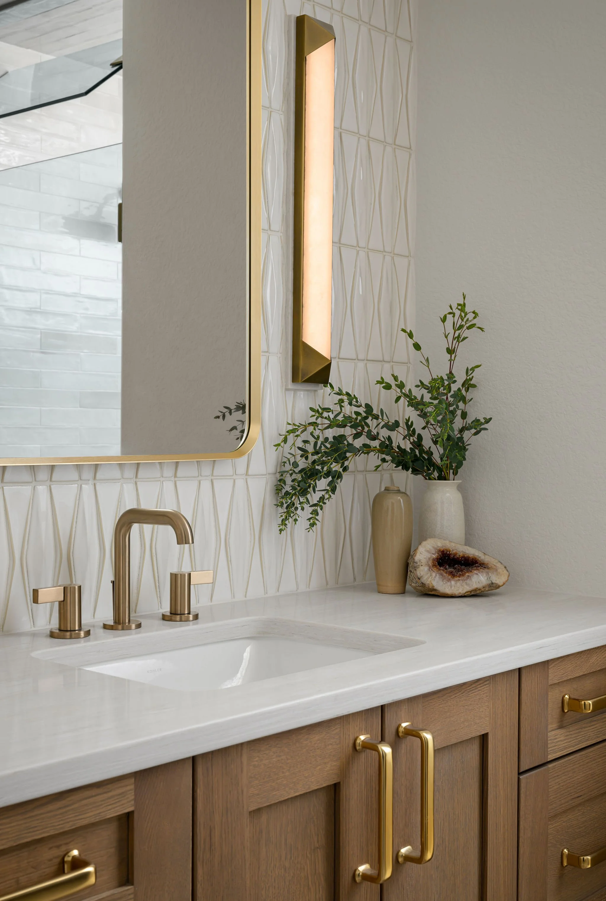 LindyDesignBuild_DeerCloverWay_Bath_2_LightsOn.jpg