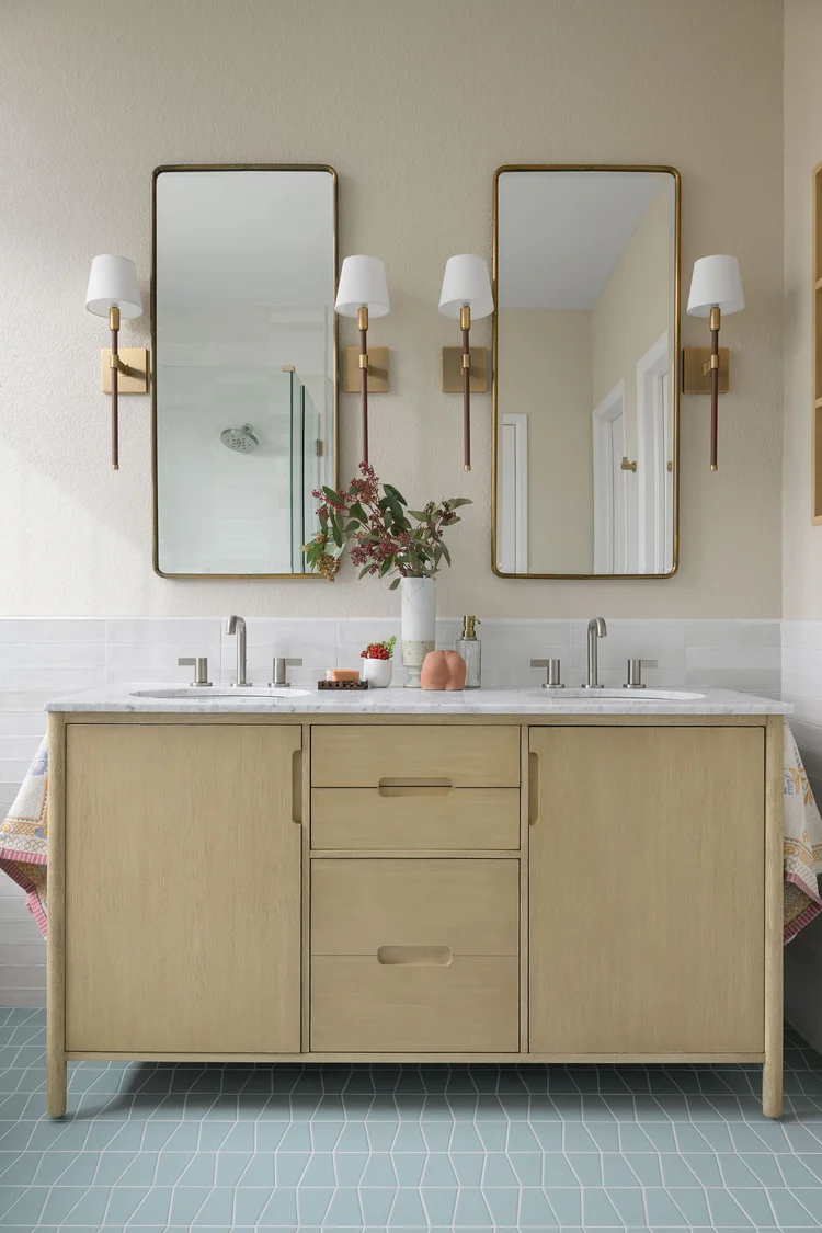 Primary bath at Little River Way in Aurora