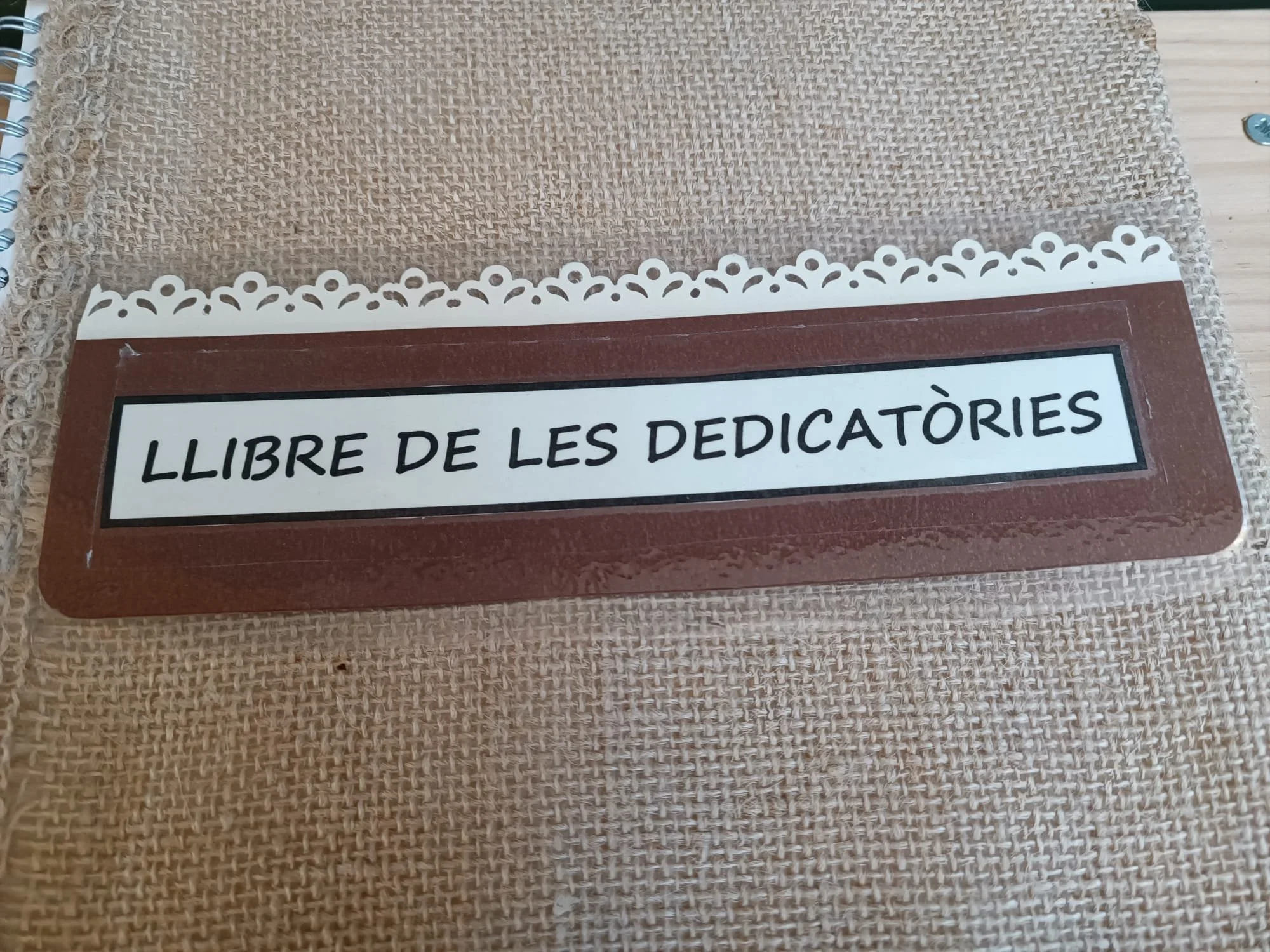 Deixa la teva empremta al llibre de les dedicatòries