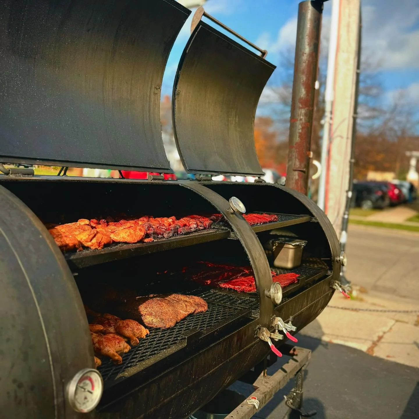 Smokin the goods for yall!! Super excited to bring yall back in this week! Open to the public today at 4pm!!

BBQ and cold drinks are callin your name

Come on out and experience Lassos🤠