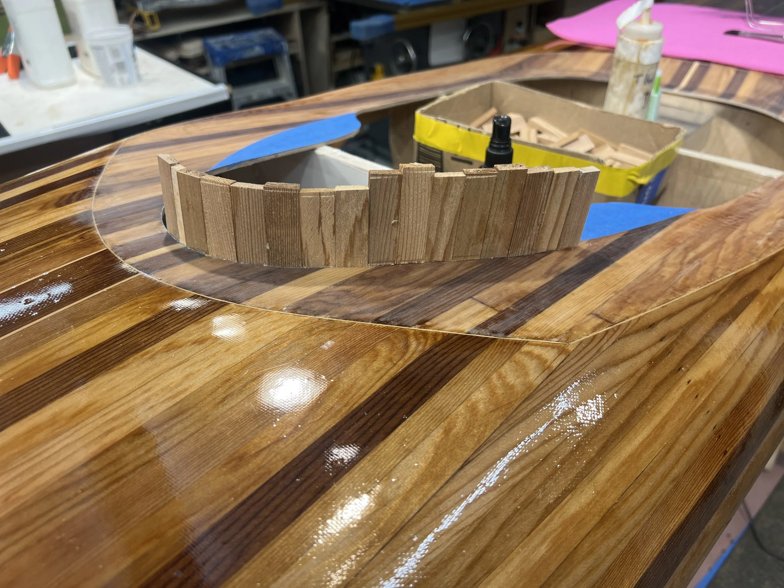 hotglue risers to edge, yellow glue to eachother.jpeg