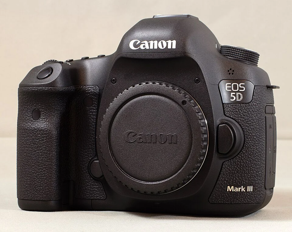 CANON 5D MARK III - $800