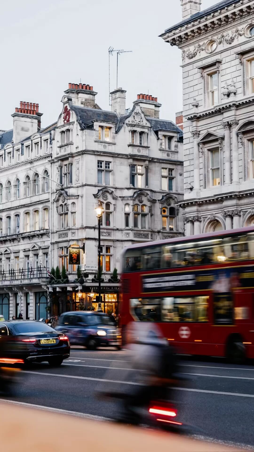 Promise I did more in #london🇬🇧 than drink fancy cocktails and look an nice bathroom. Checked our some amazing hotels including:
@the_arts_club
@browns_hotel
@theconnaught
@the_berkeley
@thedorchester
@fslondon
@thegoring
@nomadlondon
@edit