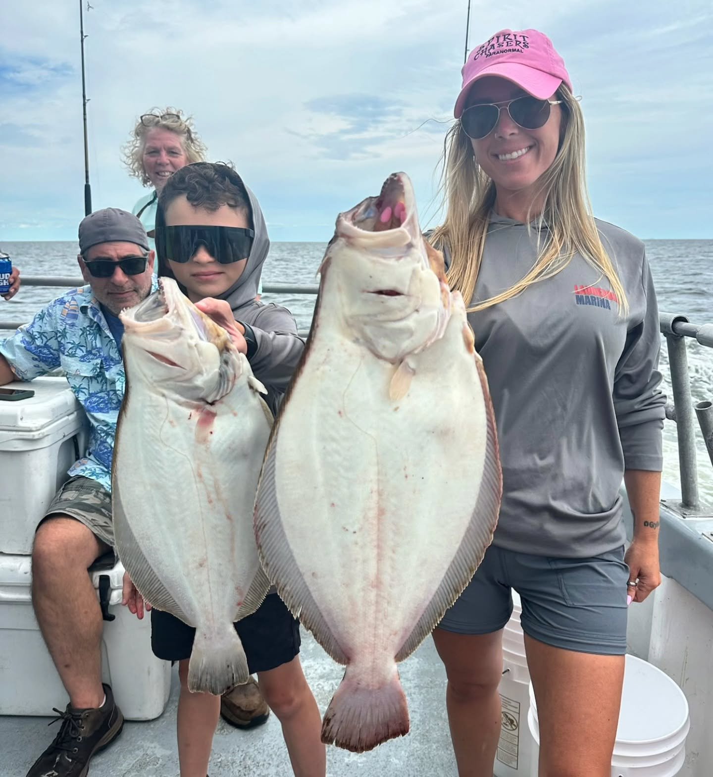 Out on the Fluke grounds with a good crowd this morning. Strong NNW wind that was a bit more than forecasted.... Was hoping to catch the last bit of the tide before it went against the wind but wasn't that lucky. Tried two different areas to start th