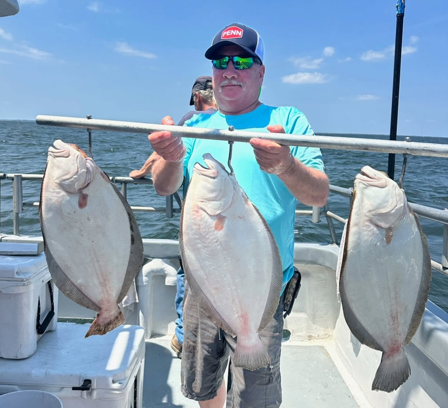 Good fluke fishing today! Caught the last bit of the tide on our first drop and had action right away with keepers and shorts. Got what we could out of it until the conditions flopped. Made a move when the current changed and found another nice body