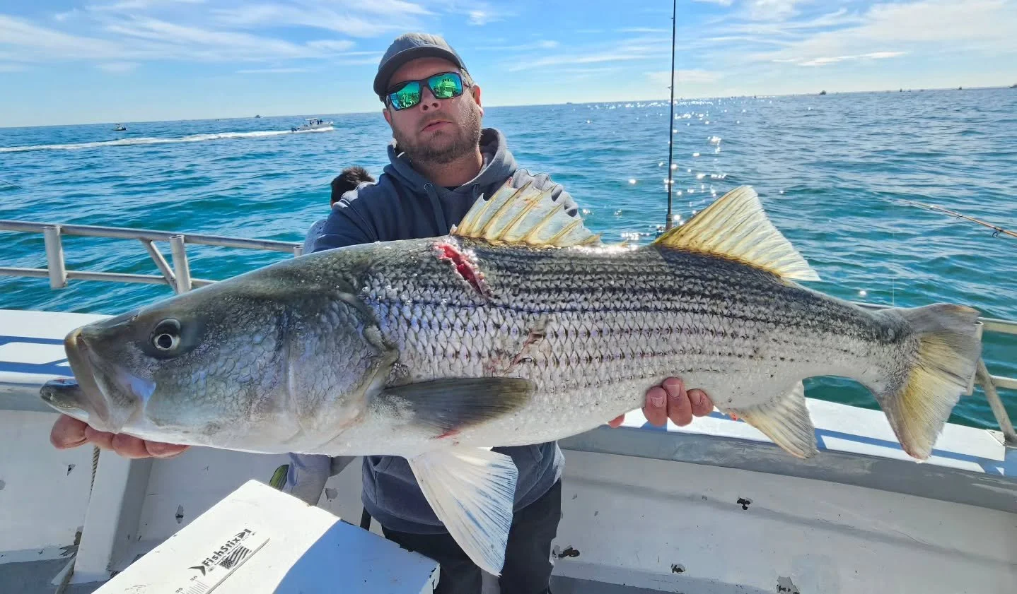 THE FALL RUN IS ON!!!!! 
Steamed out this morning with another sold out crowd on our first fall daytime bass trip. Wasn't sure what to expect with all the poor weather we've been having, so knew we were going to have to do some looking. Put a bunch o