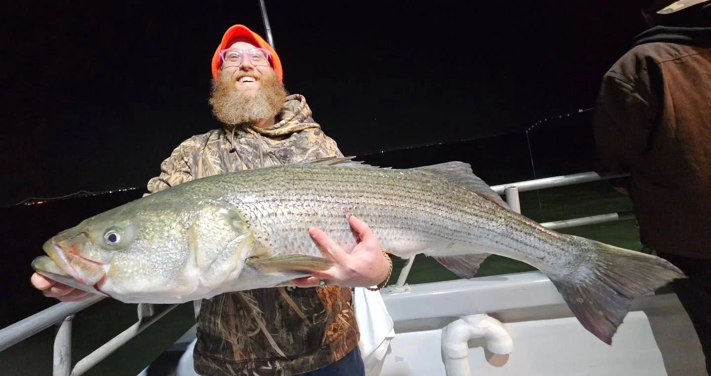New Moon Chew!! Nighttime Eels🔥
Great night on the nighttime eeling grounds tonight with tons of bites all around the boat. Had constantly changing conditions between wind and tide so had to fish a couple different areas but it didn't matter, when