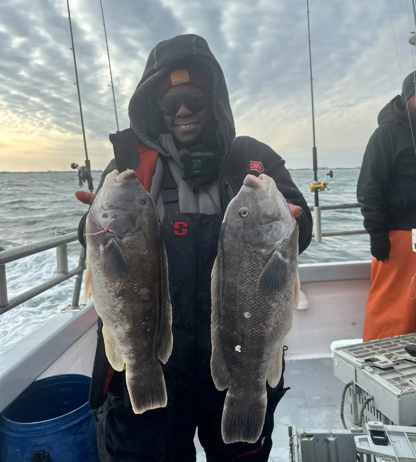 Back out on the tog grounds today with a good crowd. Initially the conditions were perfect, light south west breeze with no current. First drop started hot and heavy with keepers flying and shorts in the mix. Unfortunately the south wind began to cra