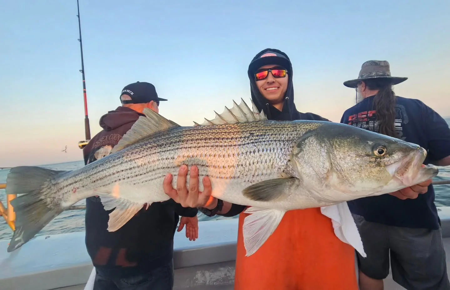 Jumbos on eels🐍🐍
Steamed out this afternoon to where we had our best bite yesterday, and once again immediately had fish on. Drift was crazy fast with the wind and tide together, but the fish loved it. The bite on the incoming was savage, with mult