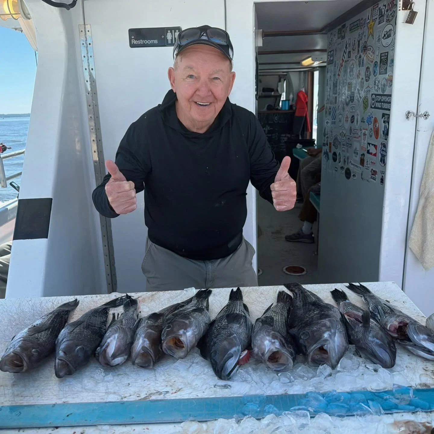 Seabass limit today!🔥🔥🔥
Headed out with a light crowd this morning right to where we left them yesterday and boy were they there. Keepers were flying right from the start with drop and reel double header short life. Hovered the piece of bottom, ke