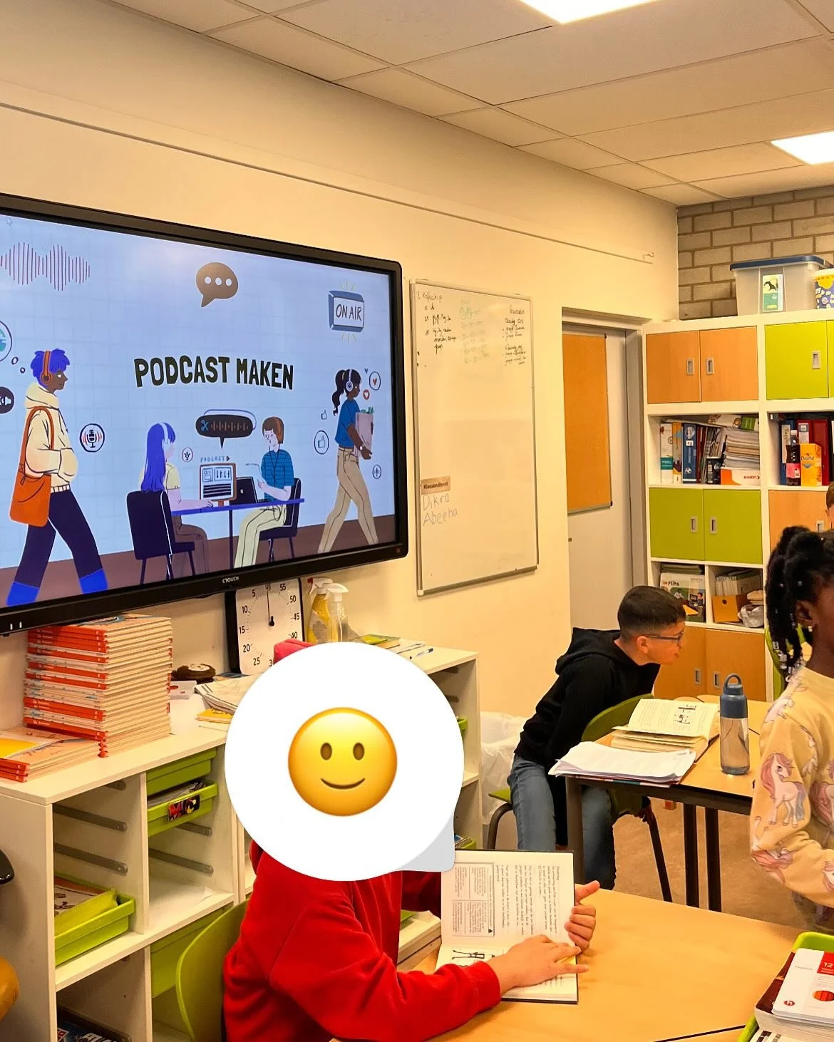 Afgelopen dagen zijn we met @media_atschool flink bezig geweest op mediabewustzijn te cre&euml;ren door het maken van eigen podcasts. Niet alleen de leerlingen zijn geactiveerd, maar ook de leraren gaan een podcast maken over hun werk 👏🏼✨