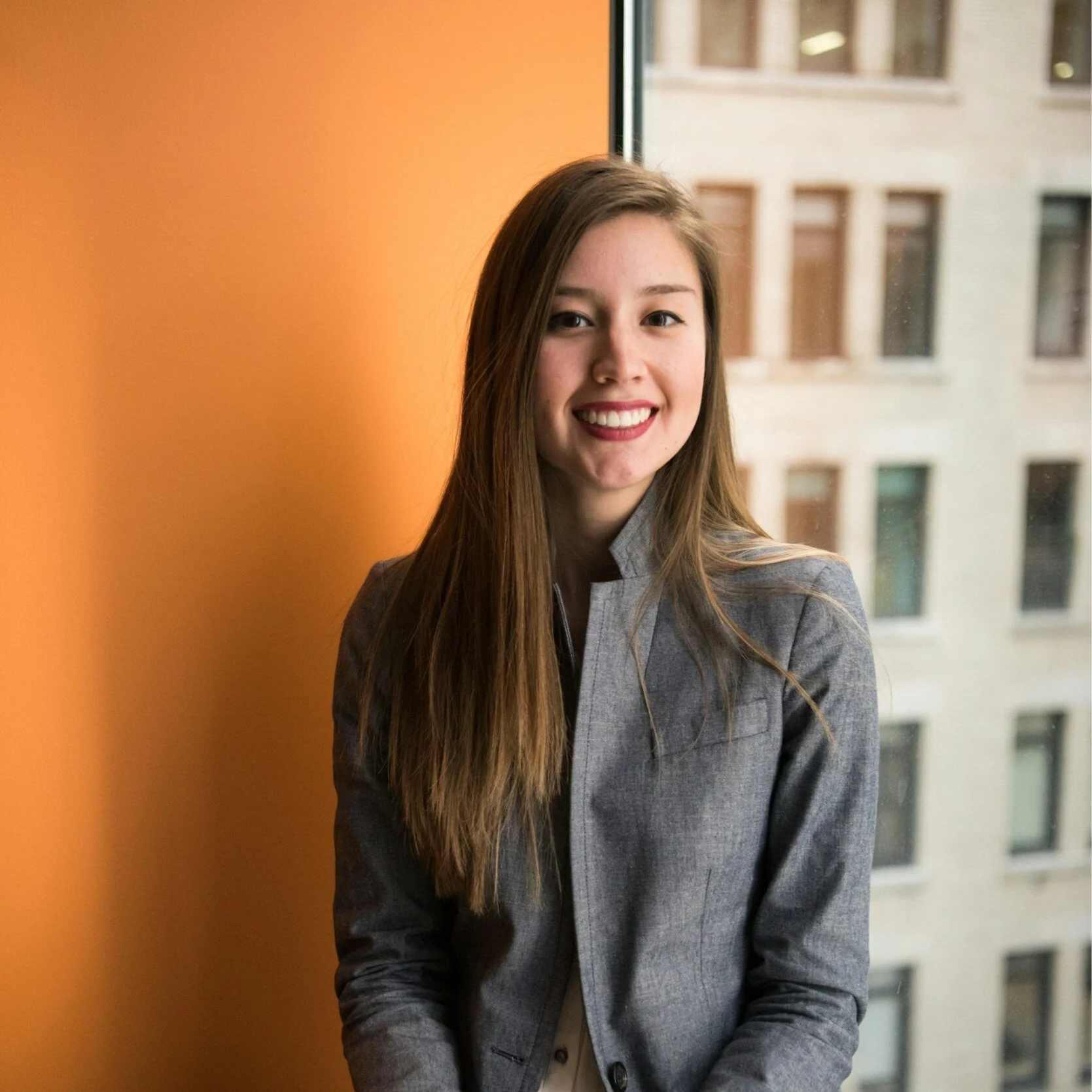 Jessica Smith- An accountant who wants an easy way to share her recent painting with friends and family across platforms while on a quick coffee break.