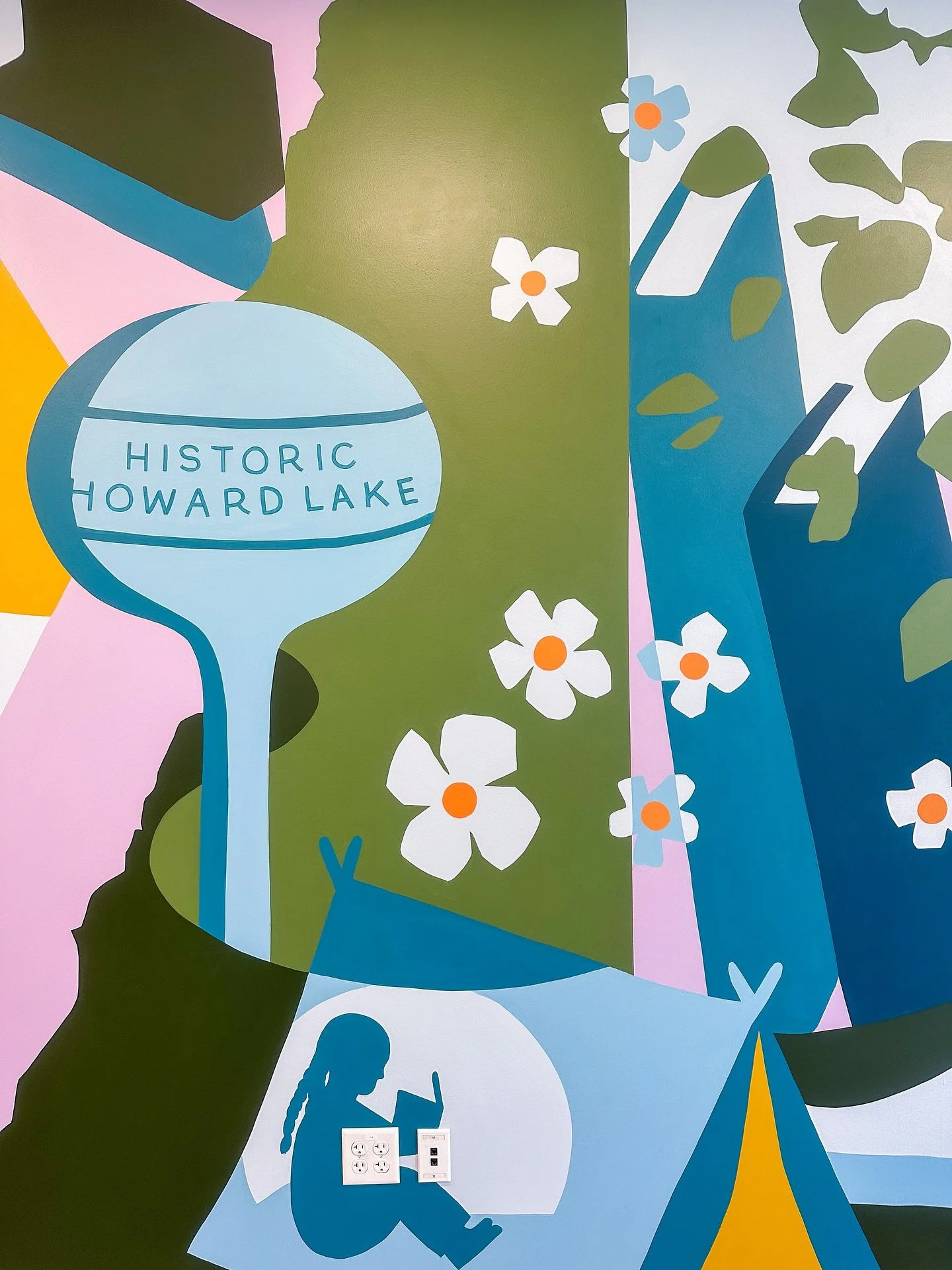 Happy back-to-school season! This book and nature charged mural from last summer reminds me of this time of year. Do yourself a favor and go grab a book (a banned one, perhaps? 😏) and find a good tree to soak up these perfect days while we can. 

📍
