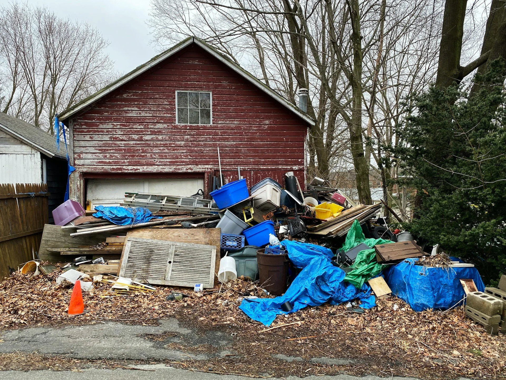 Top Strategies For Efficient Yard Waste Hauling During Fall
