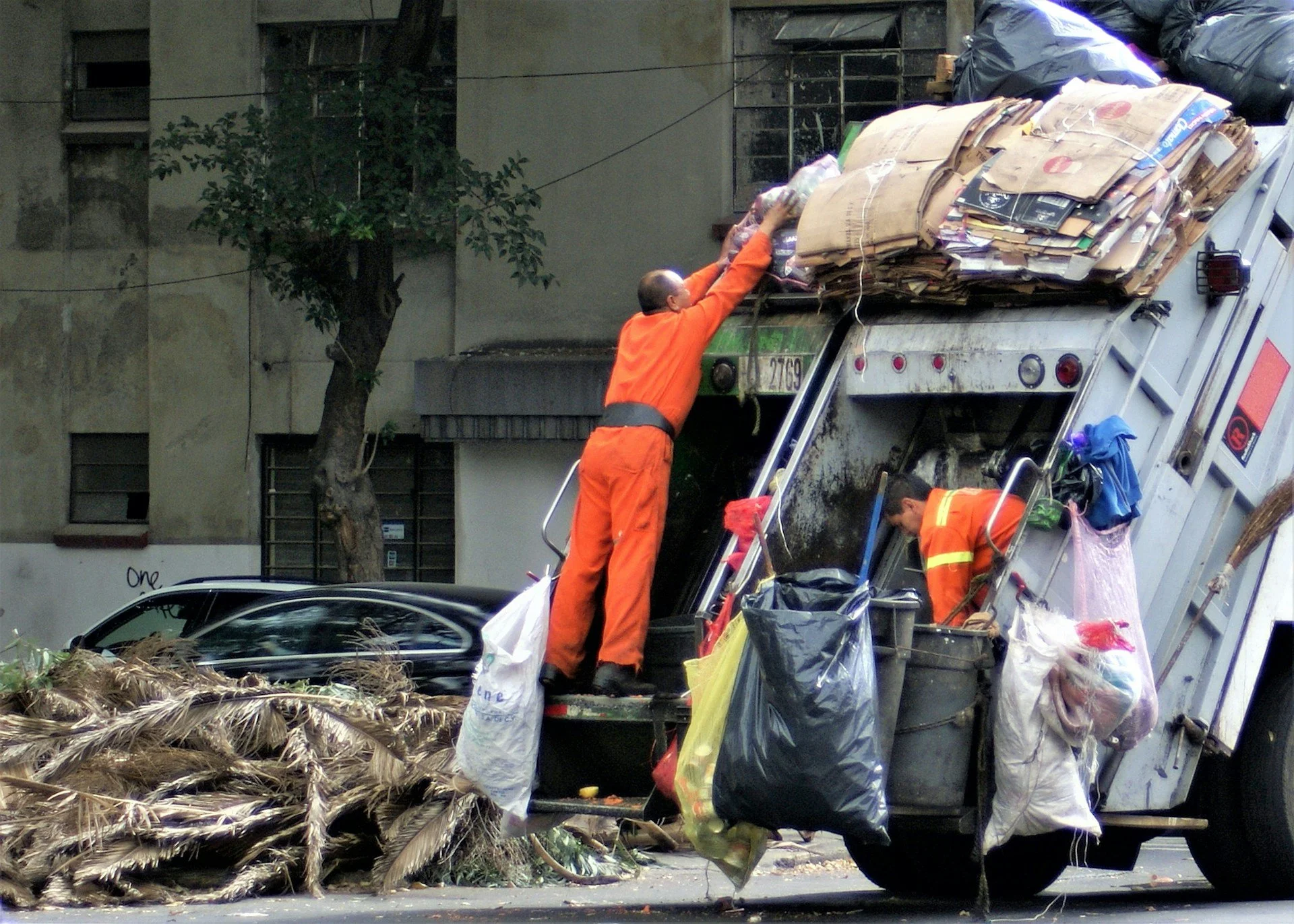 How Trash Truck Compactors Keep Your Cleanups on Track