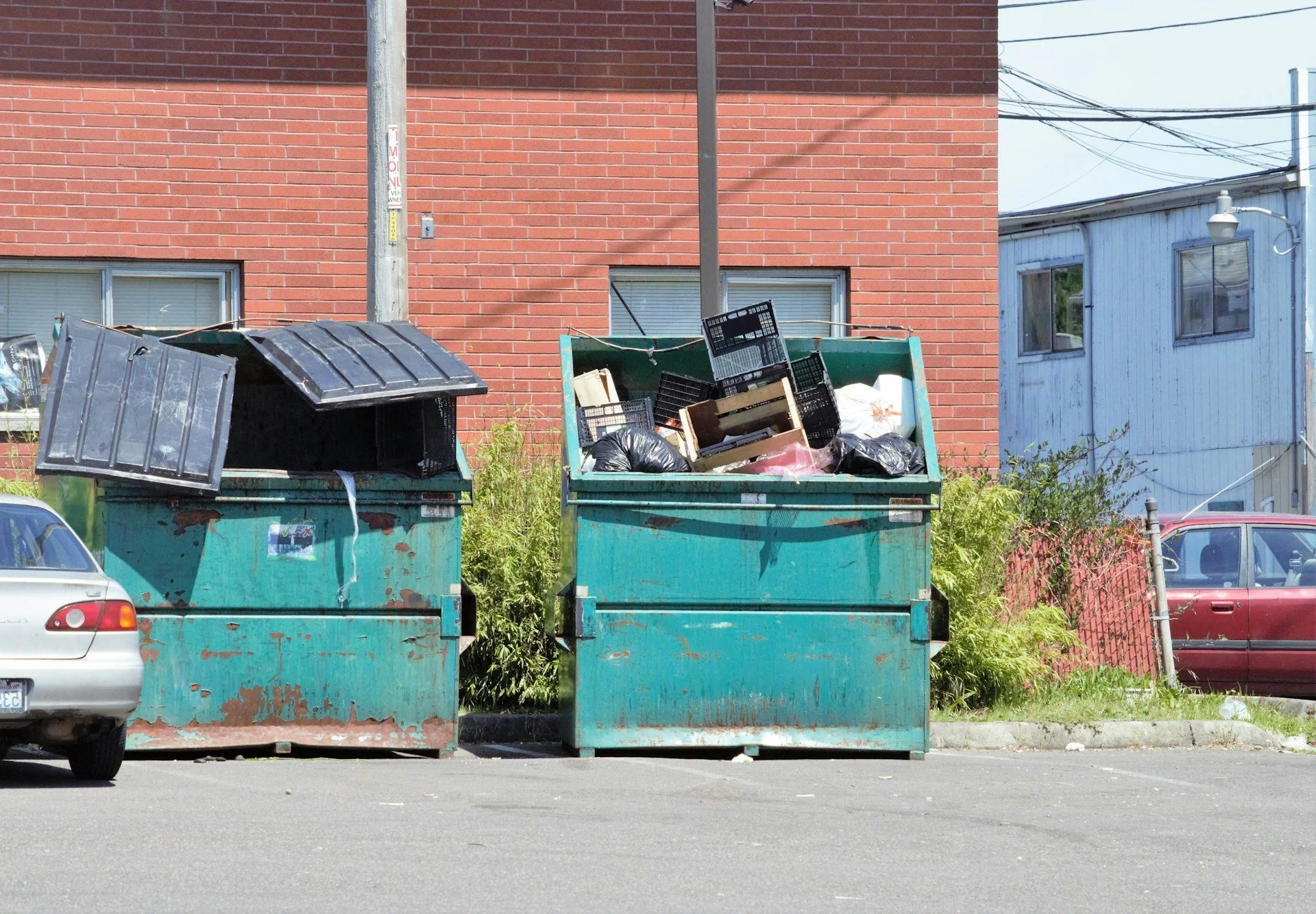 How Local Dumpsters Rental Helps With Garage Clear Outs