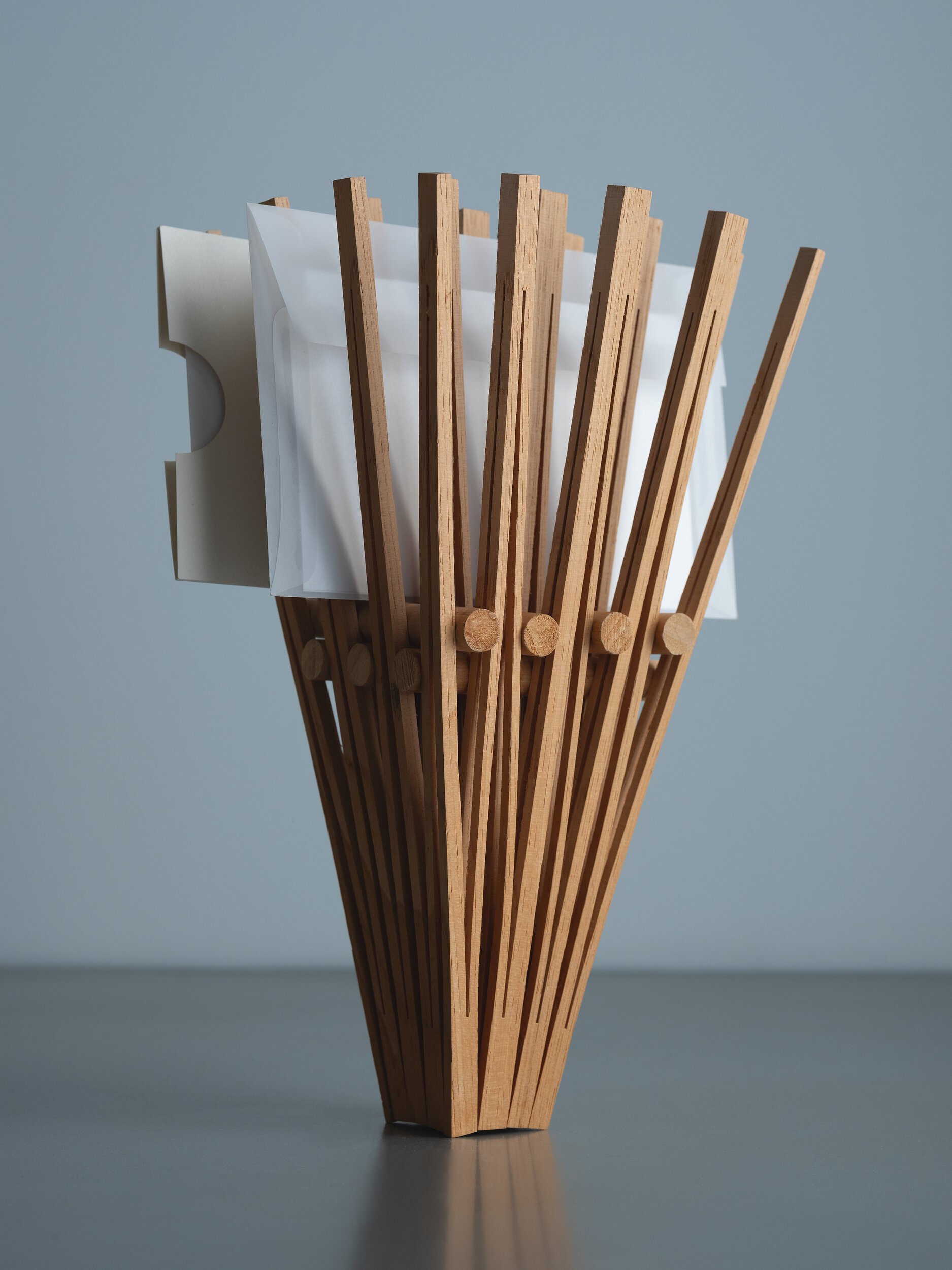 Split_LTR
Letter Holder by Nick Polansky
White Oak
8” x 8” x 13.5”