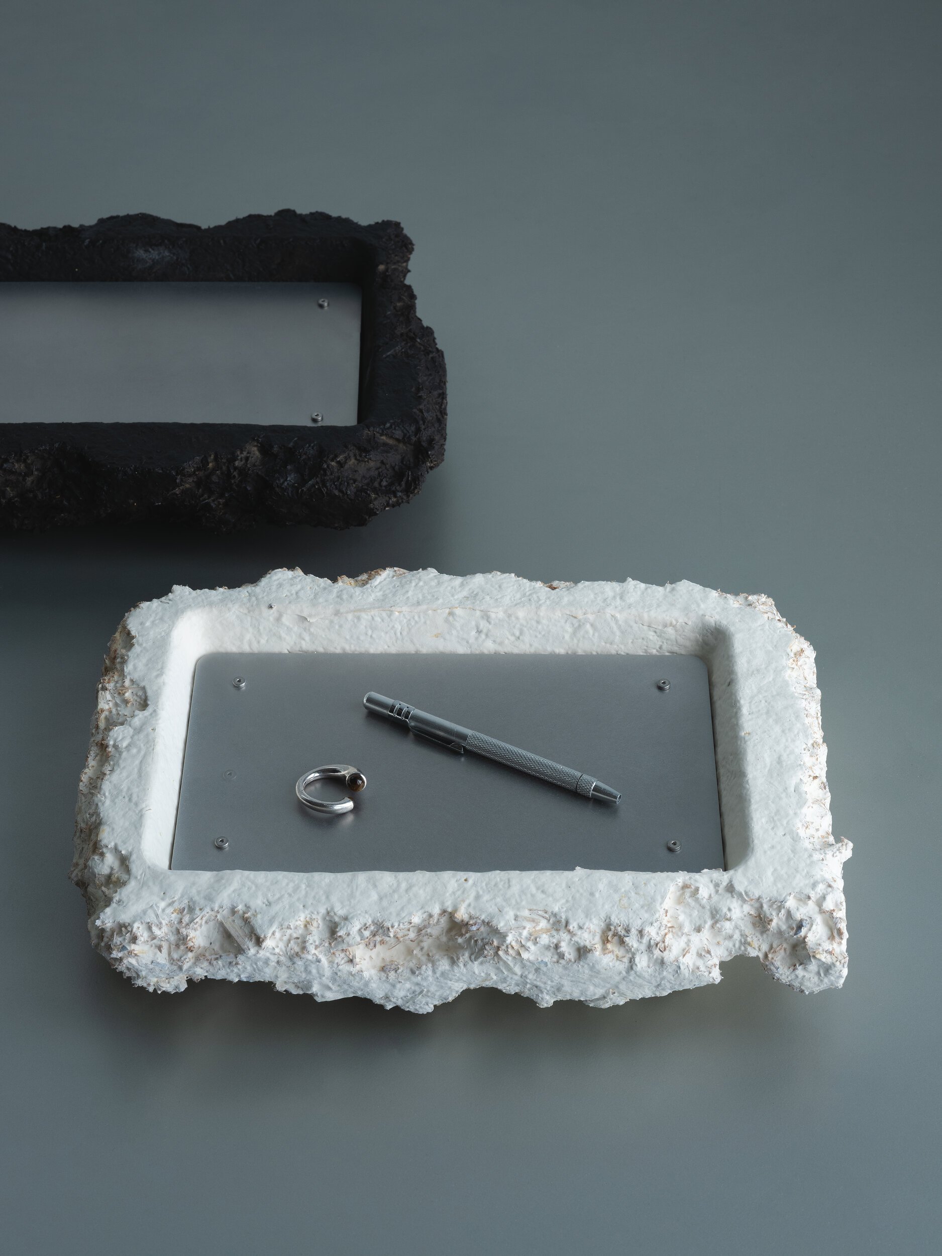 Compression (Tray)
10th Floor Studio
Reishi mycelium, aluminum
2.5” x 8.5” x 12”