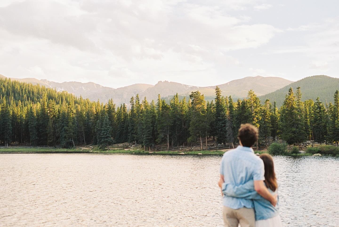 My last post was a sunrise-scape, so here&rsquo;s a sunset! Ashley &amp; Nik&rsquo;s beautiful summer Colorado elopement at Echo Lake, photographed entirely on film. 

🏷️
#Coloradoelopementphotographer #coloradoelopement #elopementphotographer #micr
