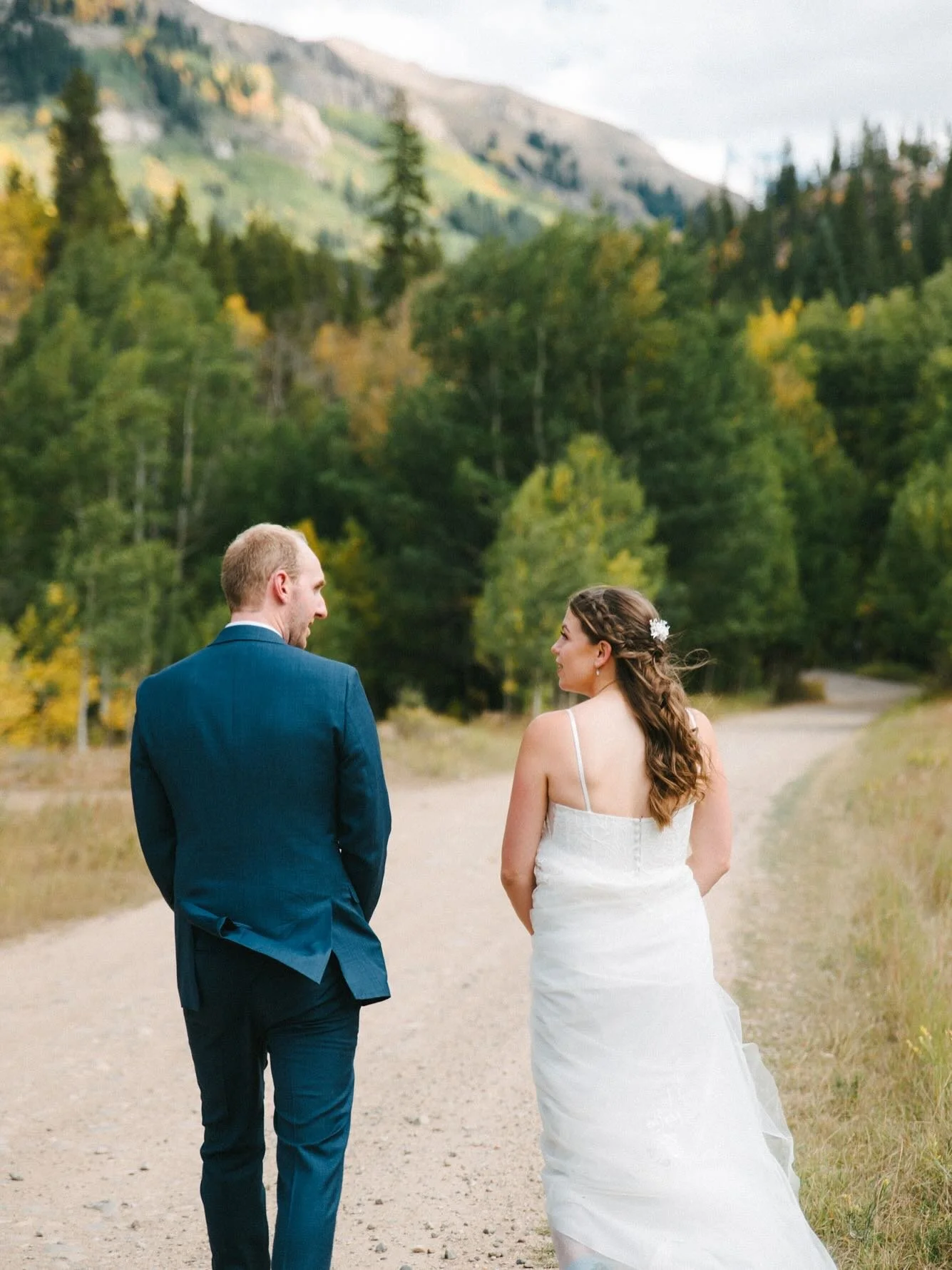 It&rsquo;s fricken fall, yall! 

#coloradoelopement #coloradoelopementphotographer #mountainwedding #mountainweddingphotographer #coloradofall Colorado elopement, Colorado elopement photographer. Mountain elopement ideas. Colorado fall aspen elopemen