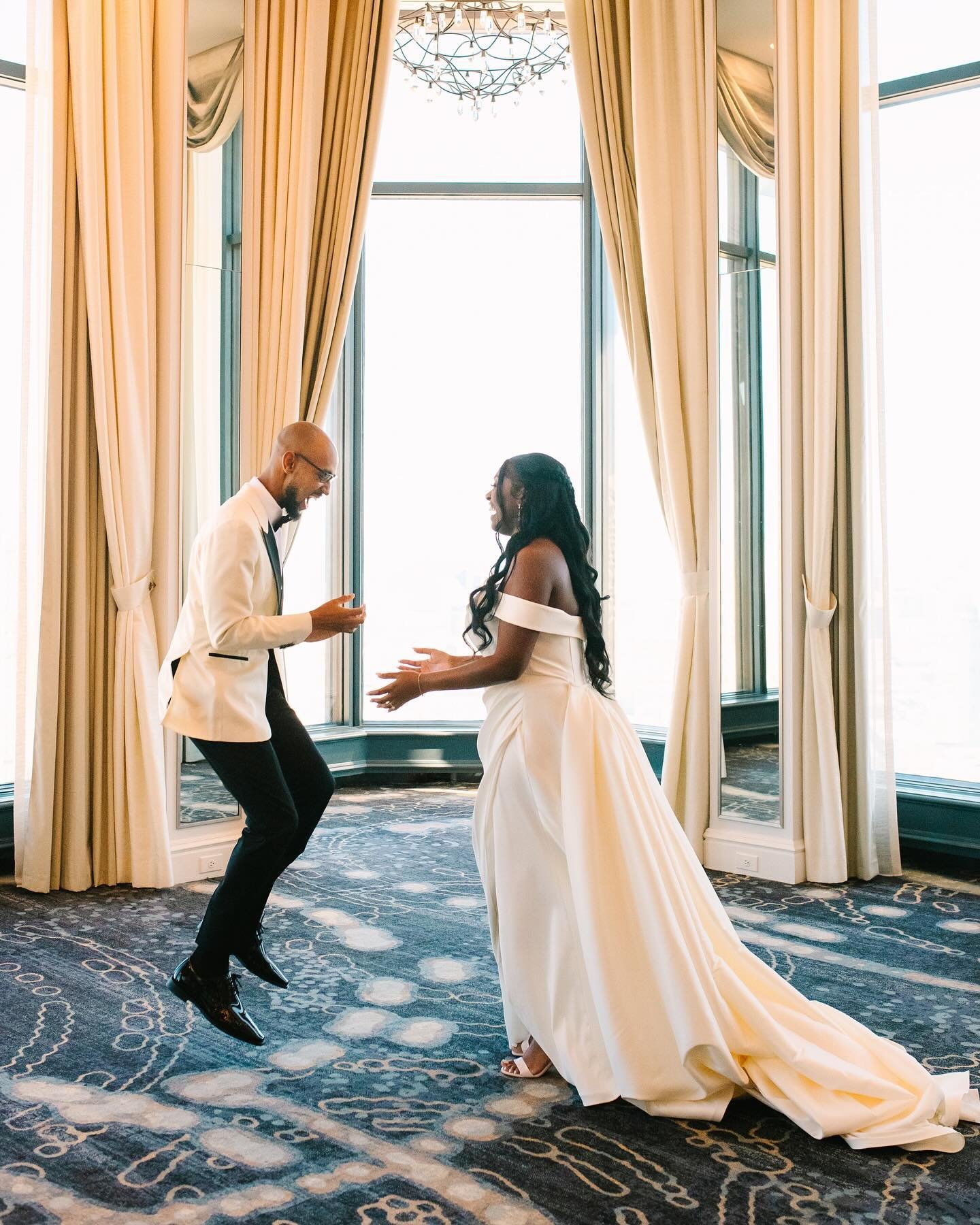 Our groom quite literally jumping for joy the second he saw his bride. If this isn&rsquo;t couple goals I don&rsquo;t know what is. Cue the waterworks. Maya and Marcus we adore you!! 
Planning: @cmg_events 
Photo: @julieshufordphotography 
Video: @dr