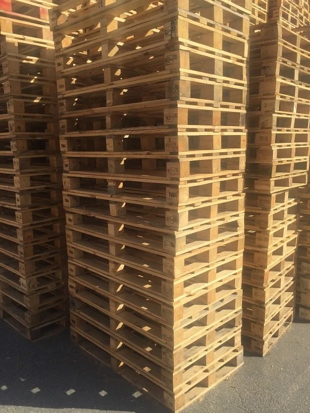 hardwood export pallets stacked up. BEST Savannah area wood pallet distributor, BEST in the Southeast.