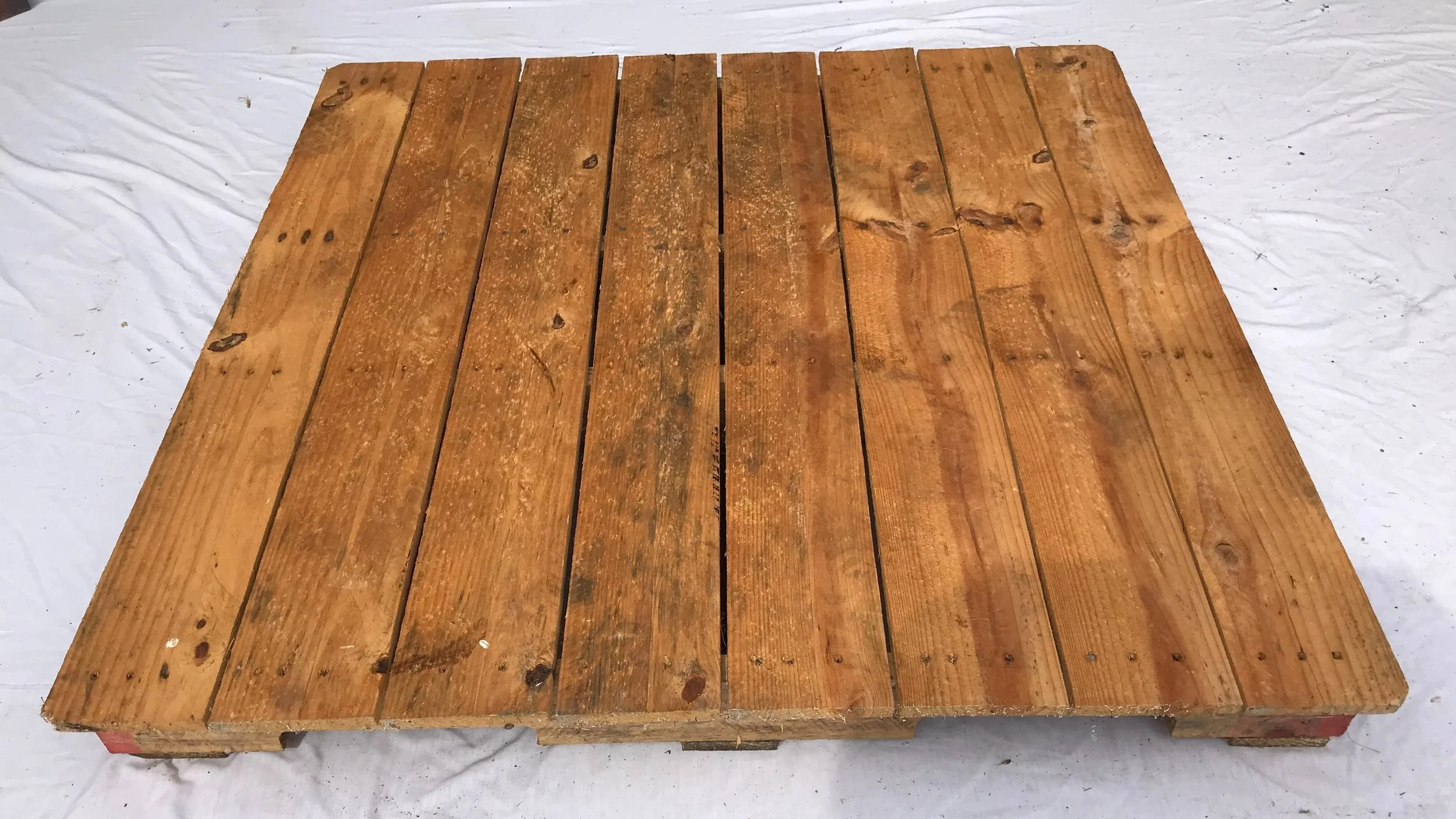 A custom made hardwood pallet with a solid top surface designed for shipping sacks. BEST Savannah area wood pallet distributor, BEST in the Southeast.