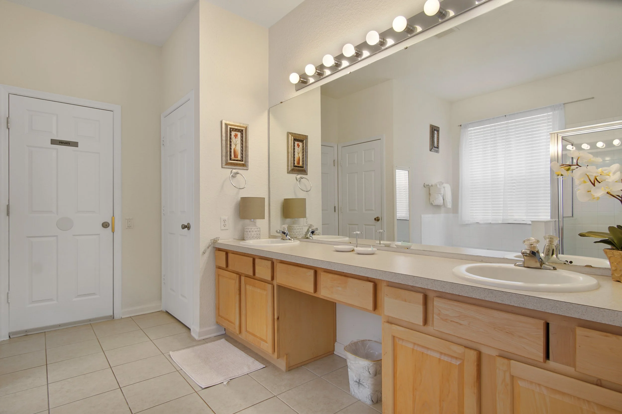 Downstairs En-suite.JPG