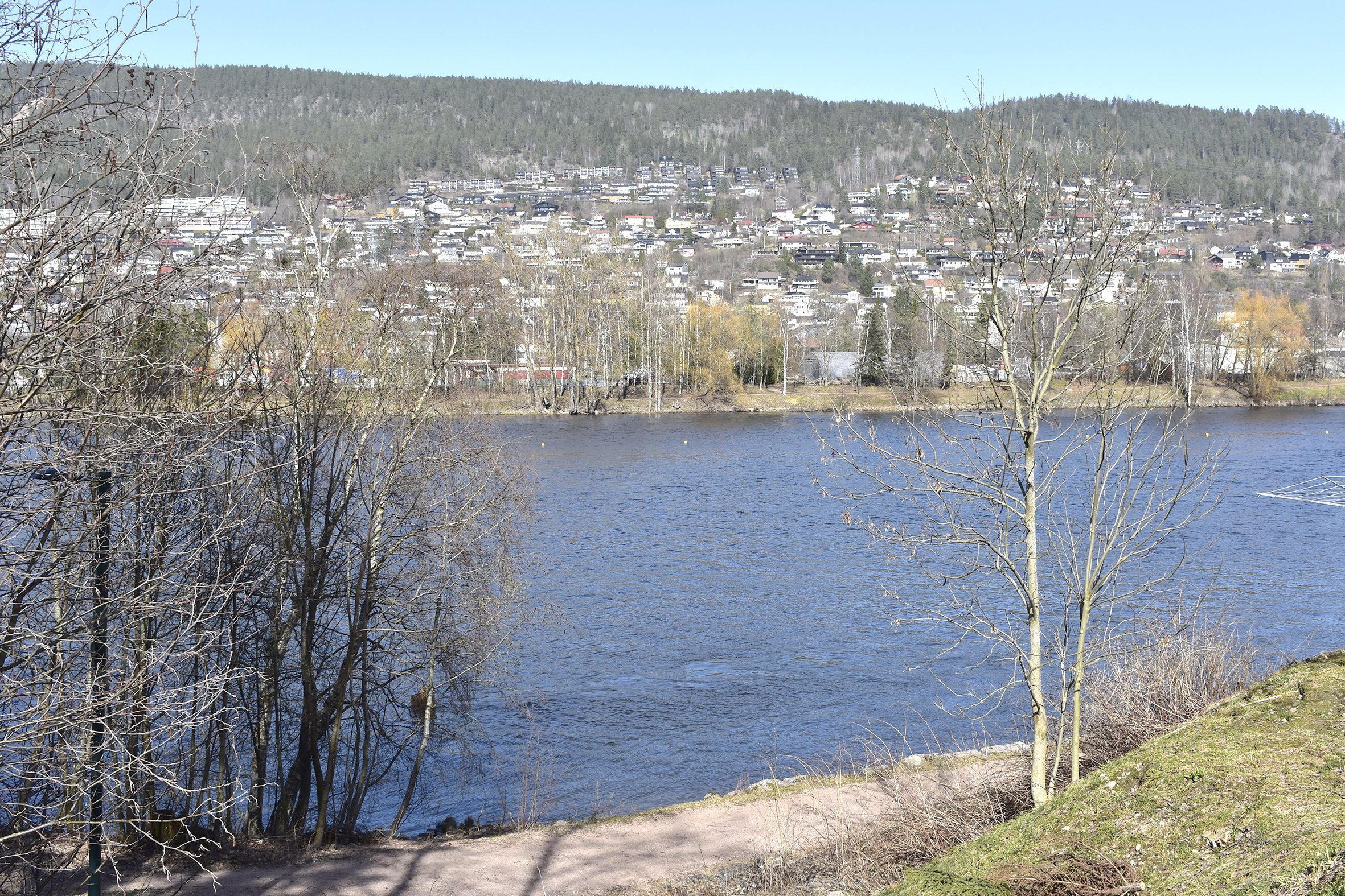 Syretårnet 21, et stenkast fra Drammenselva