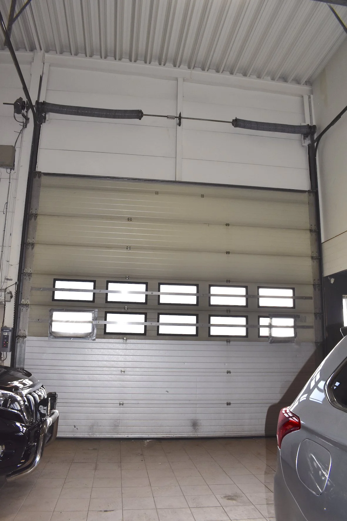 Syretårnet 21, høy garasjeport