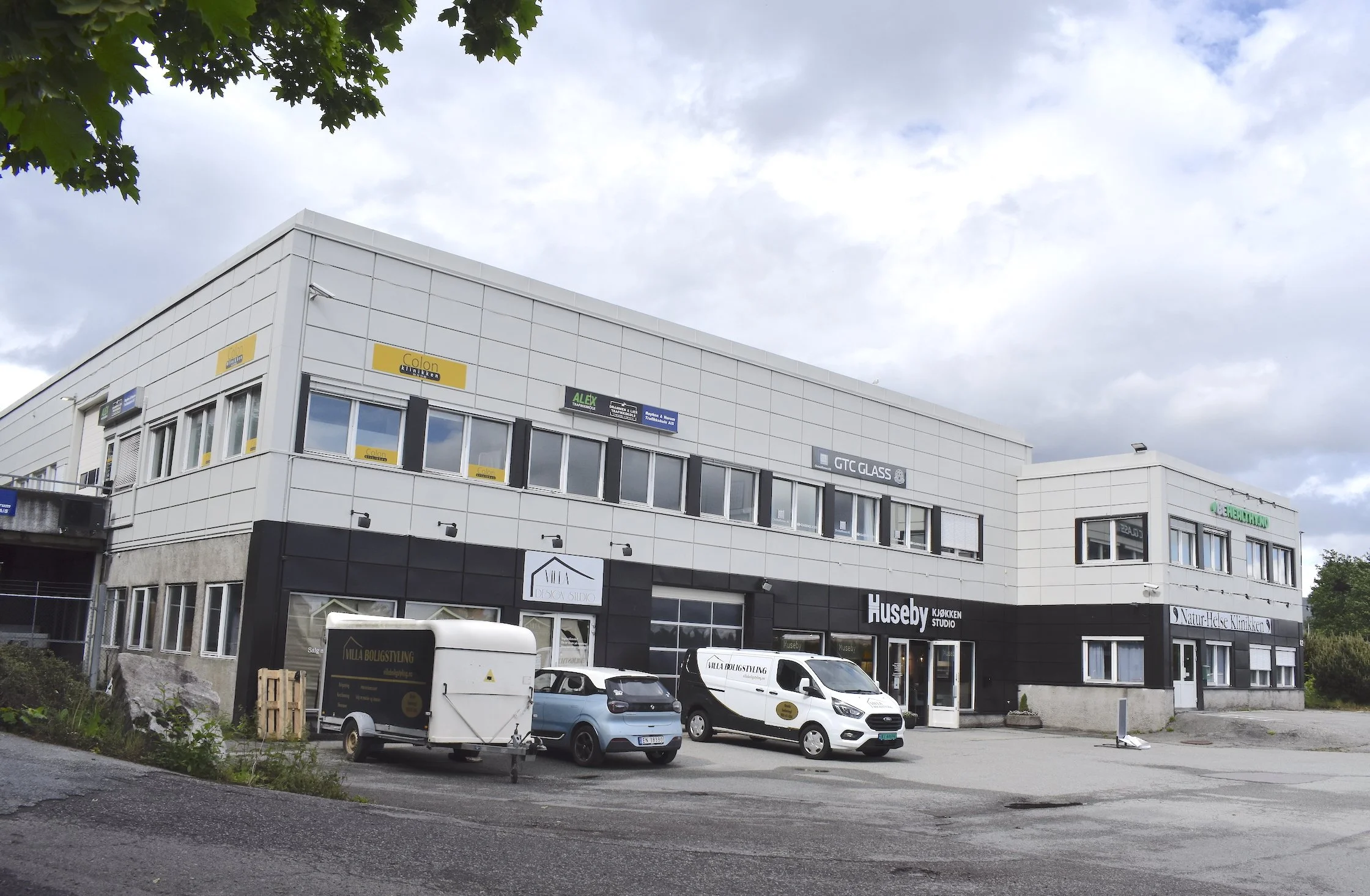 Lierstranda kontorer, fronten