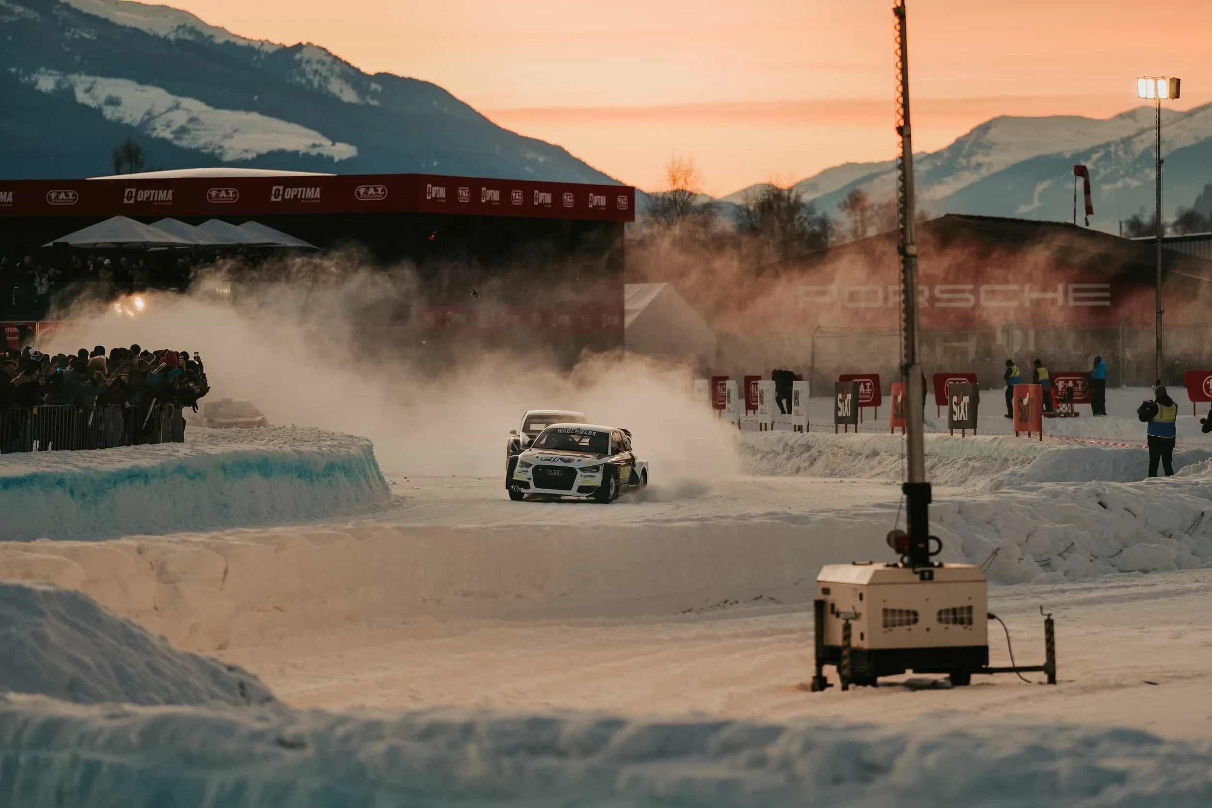 Audi Rallycross FAT Ice Race Zell am See bei Sonnenuntergang - Winter-Motorsport-Fotografie Österreich