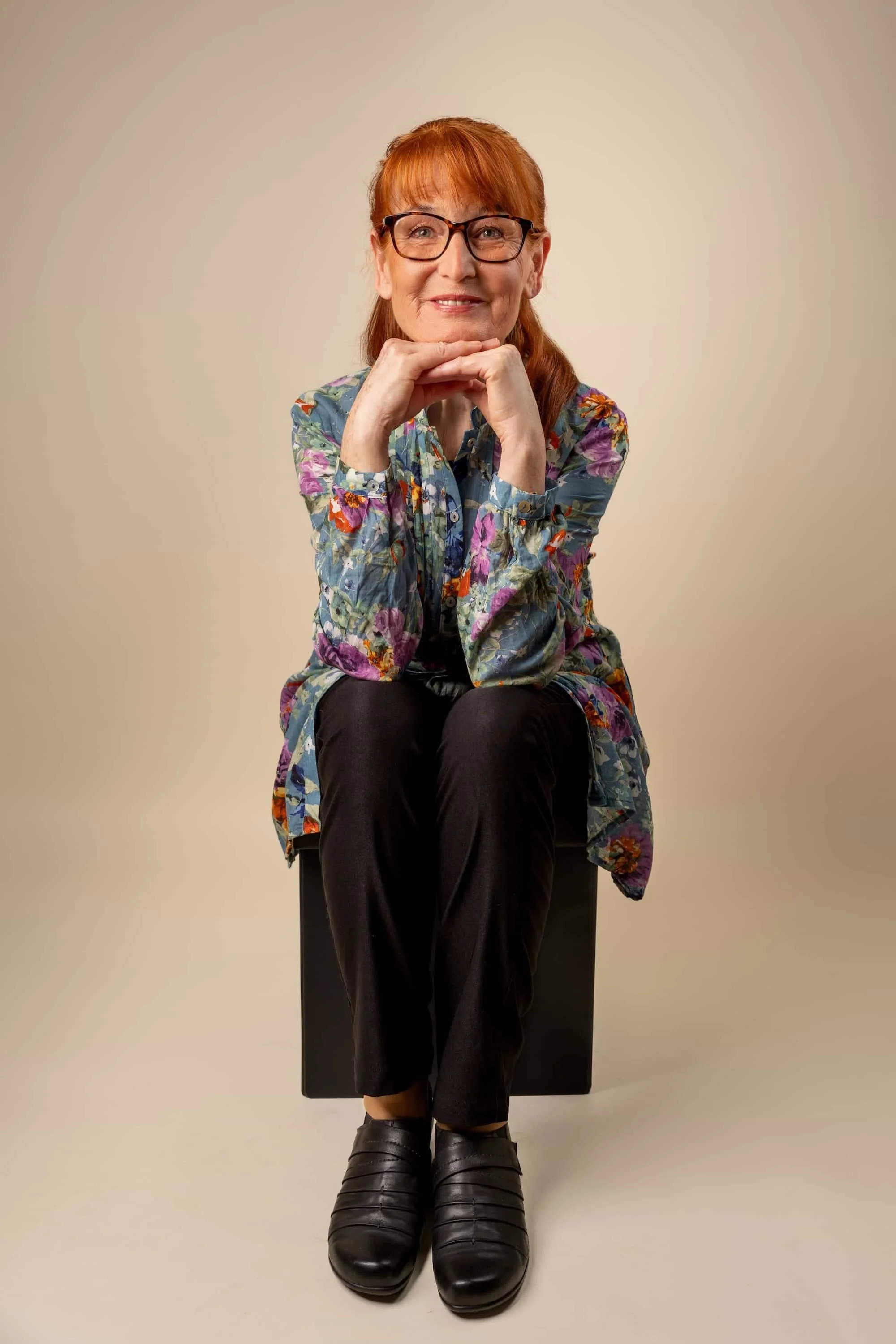 Herzliches Lächeln im Studio-Portrait, Portraitfotograf im Mostviertel, Niederösterreich