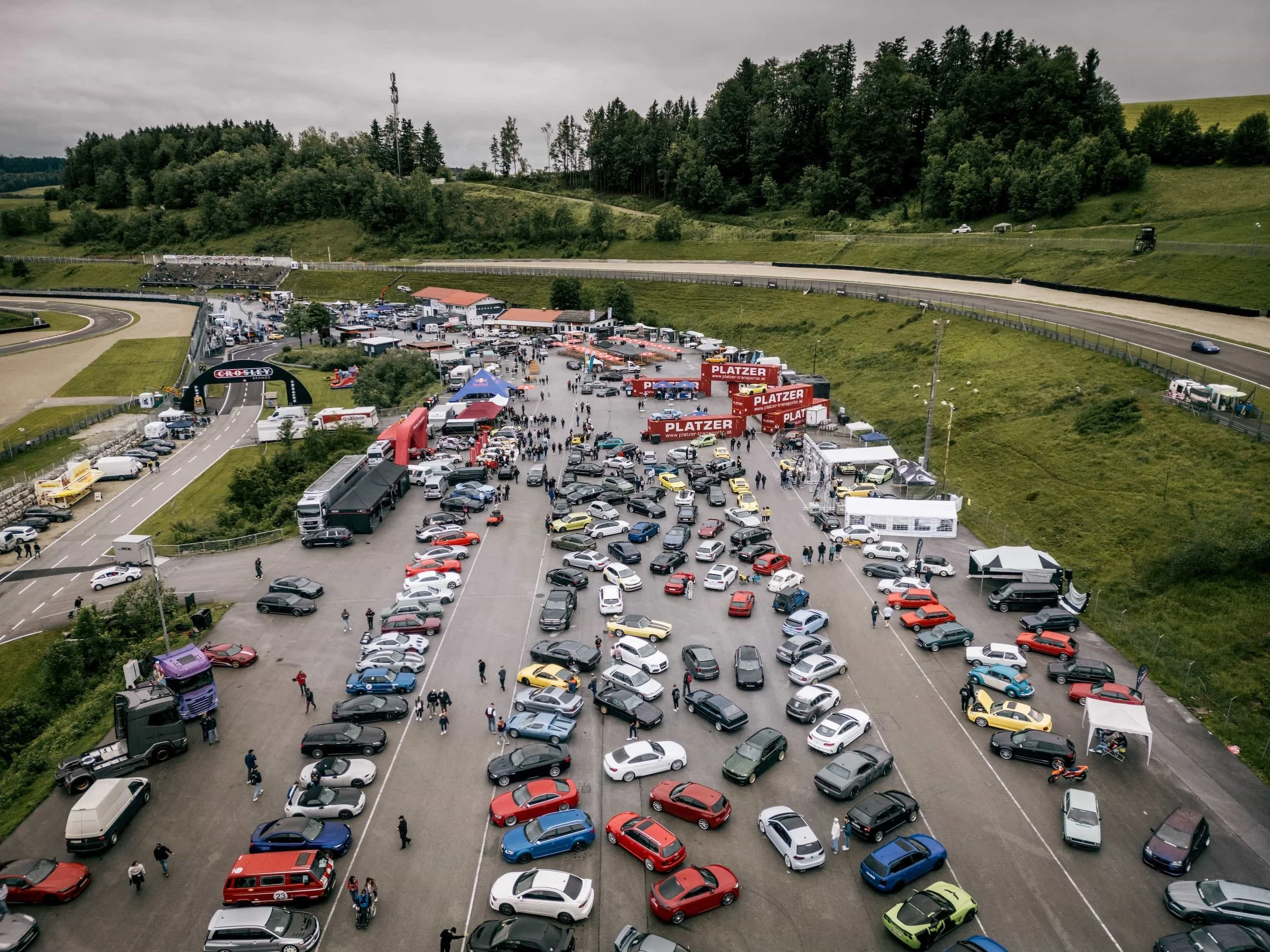 Drohnenfoto am Motortag einer beim Salzburgring in Salzburg.