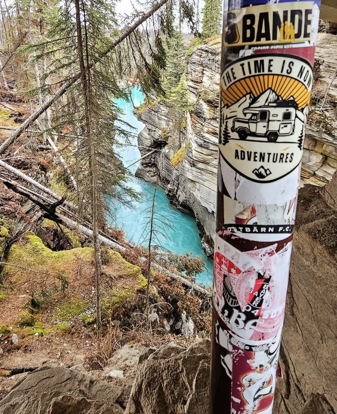 the athabasca river flowing through the canyon at the base of athabasca falls
