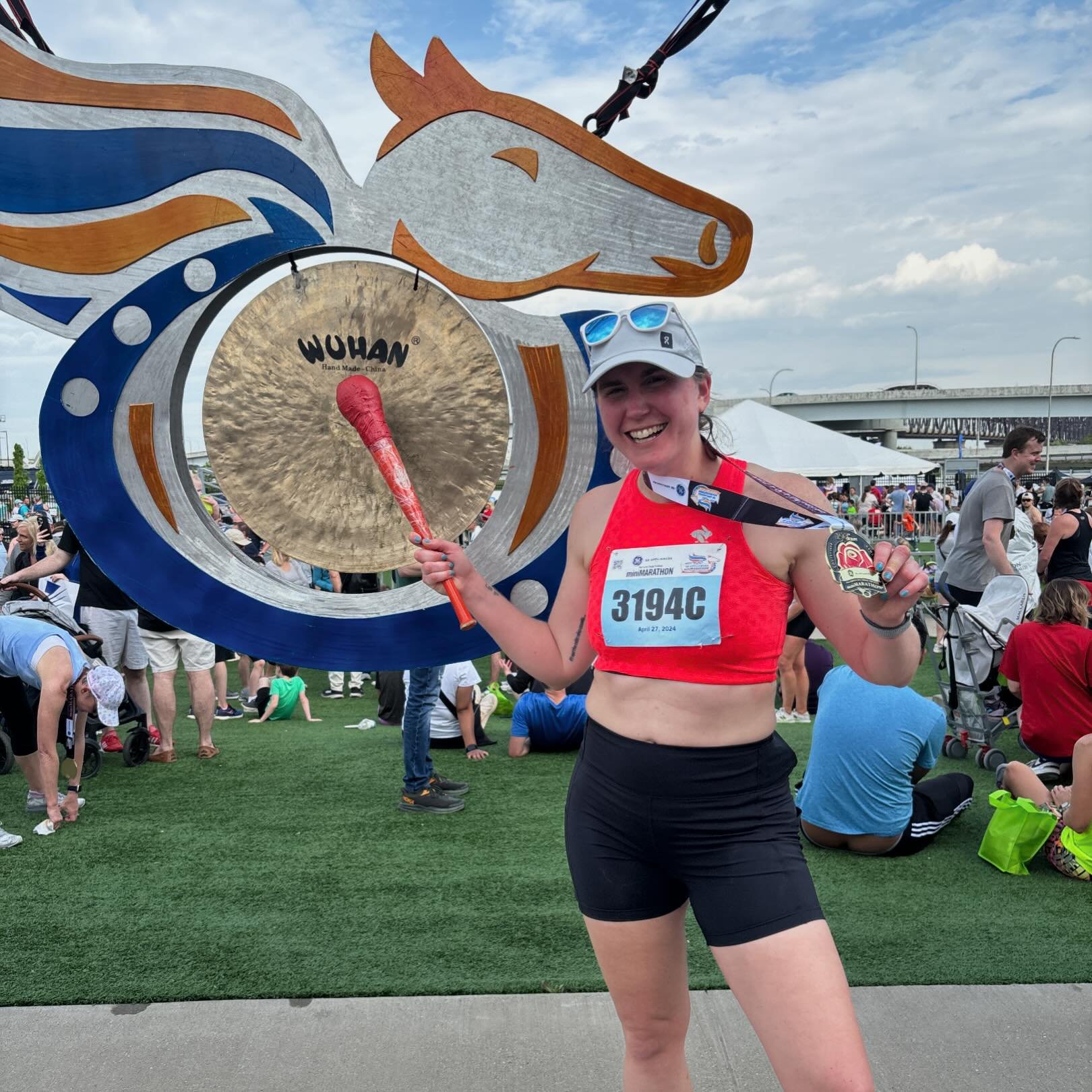 State 34: Kentucky ☑️

In case there was any confusion, this contraption is not a PR bell but rather just a fun prop that I wanted to get my pic with after the race 😎 My body hasn&rsquo;t been feeling great so enjoying the experience was the only go