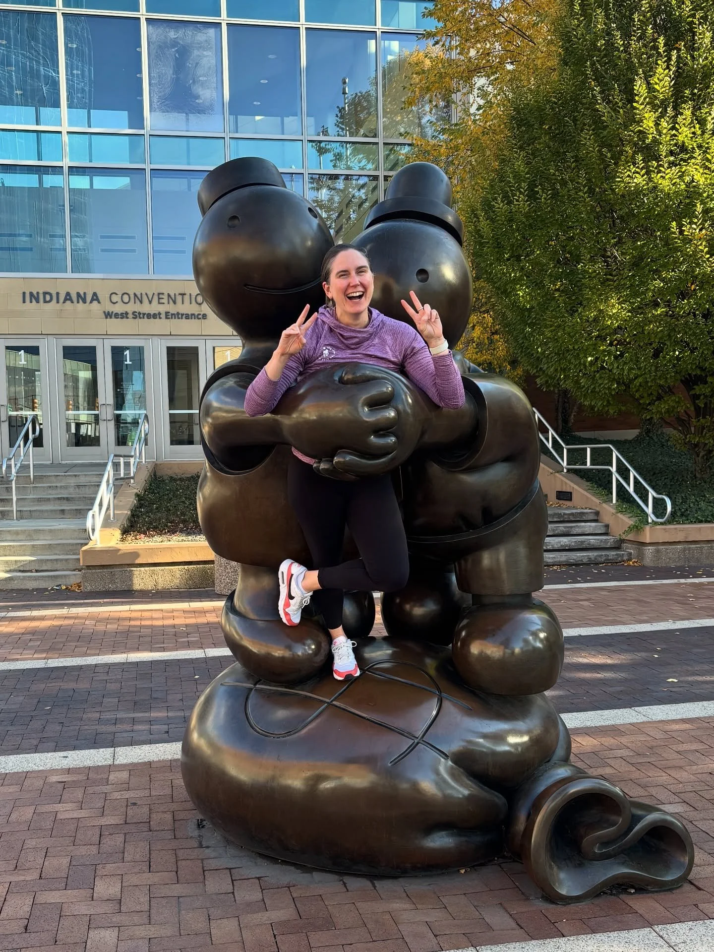 Fall 2025 was a good one 😍

✨Spending time with my athletes and friends at race weekends in Chicago, Detroit, and Indy

✨Events and new friends at @threecities.social 

✨All the fall foliage and good eats

✨Seeing @umichfootball play in Chicago 

✨C