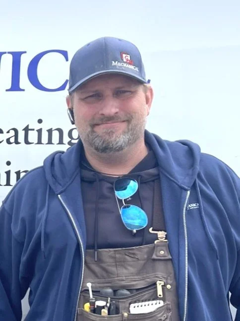 Line drawing of a person wearing a baseball cap and a shirt with a logo on the chest that reads 'Mechanical'.