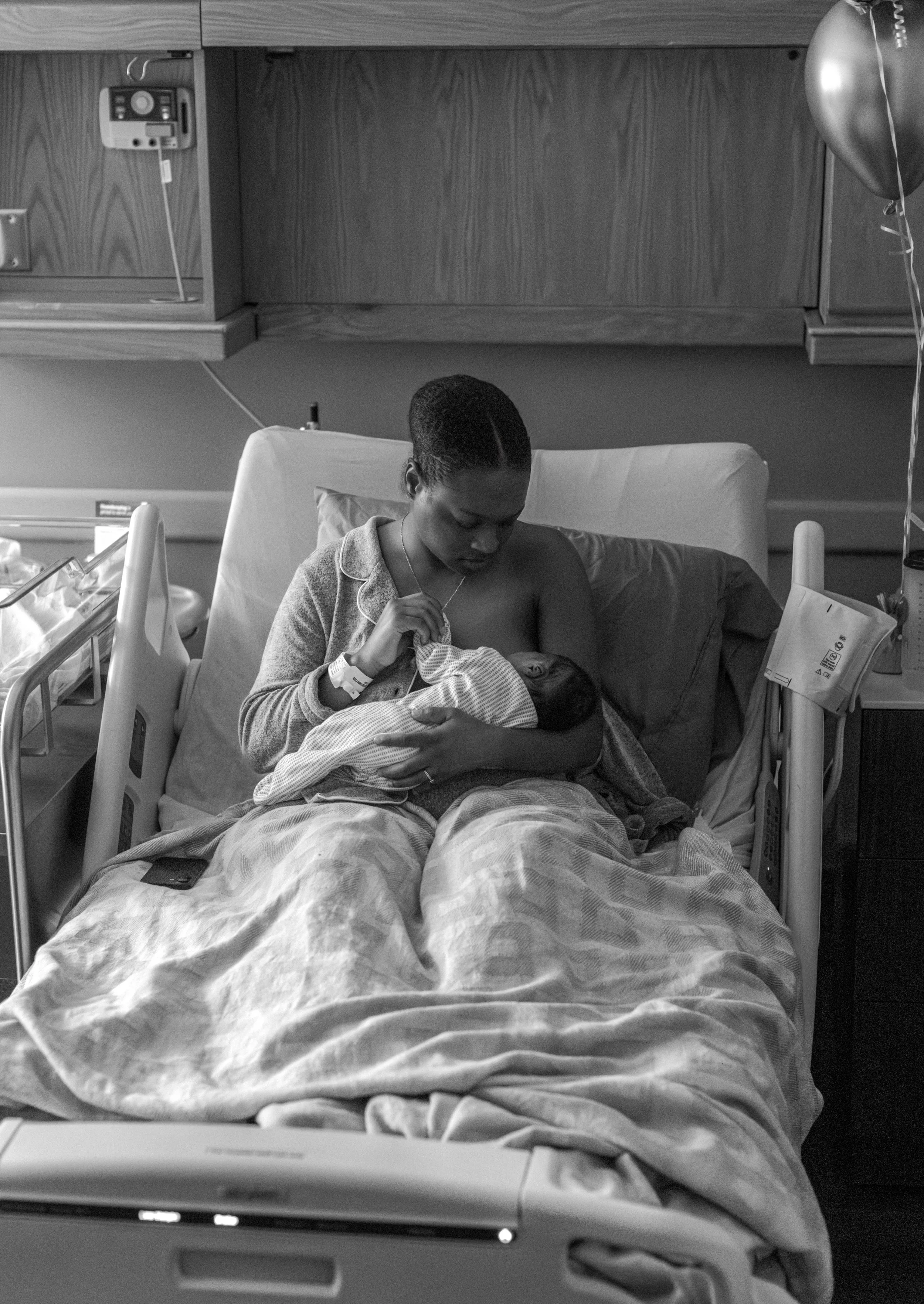 new-orleans-fresh-48-mom-holding-newborn-hospital-room.jpg