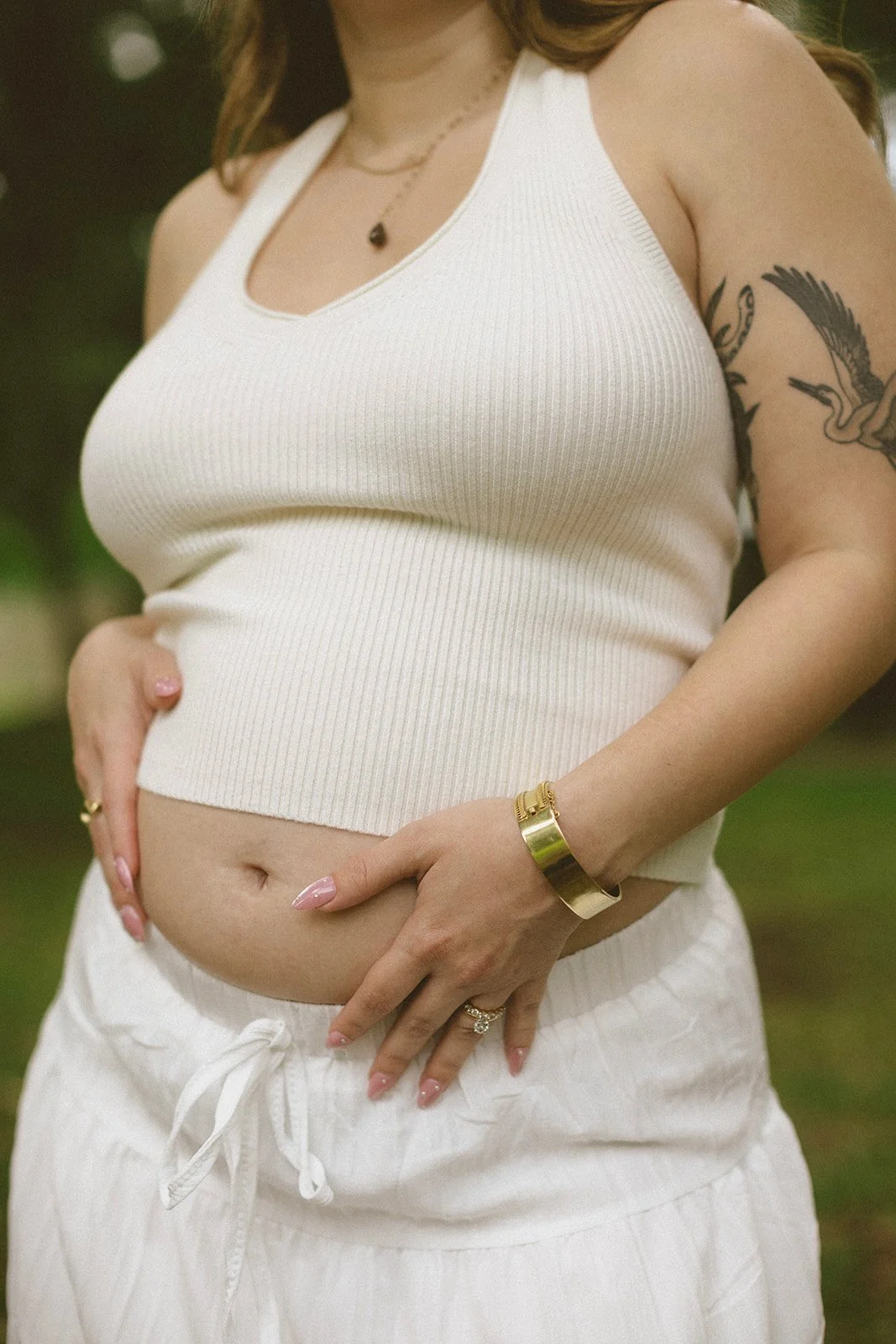 audubon-park-pregnancy-photos-new-orleans-couple-laughing.jpg