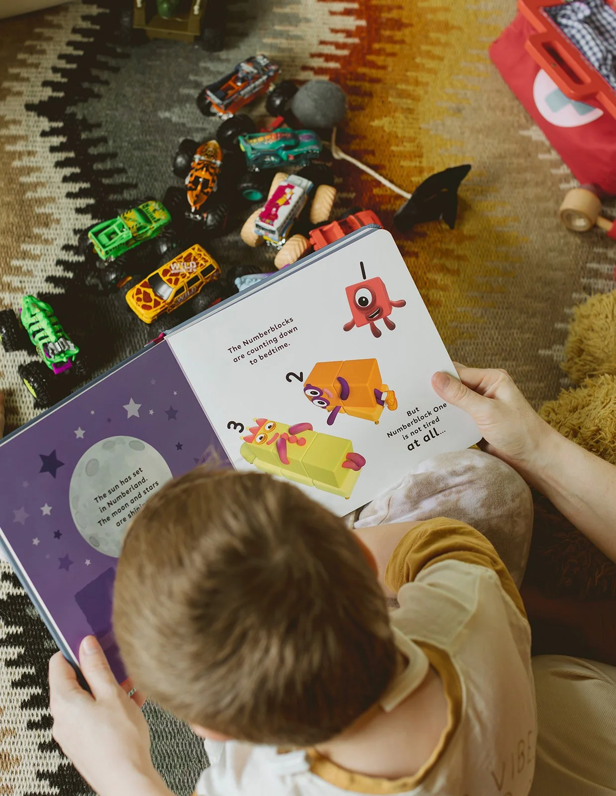 in-home-lifestyle-photography-new-orleans-mom-reading-with-toddler.jpg
