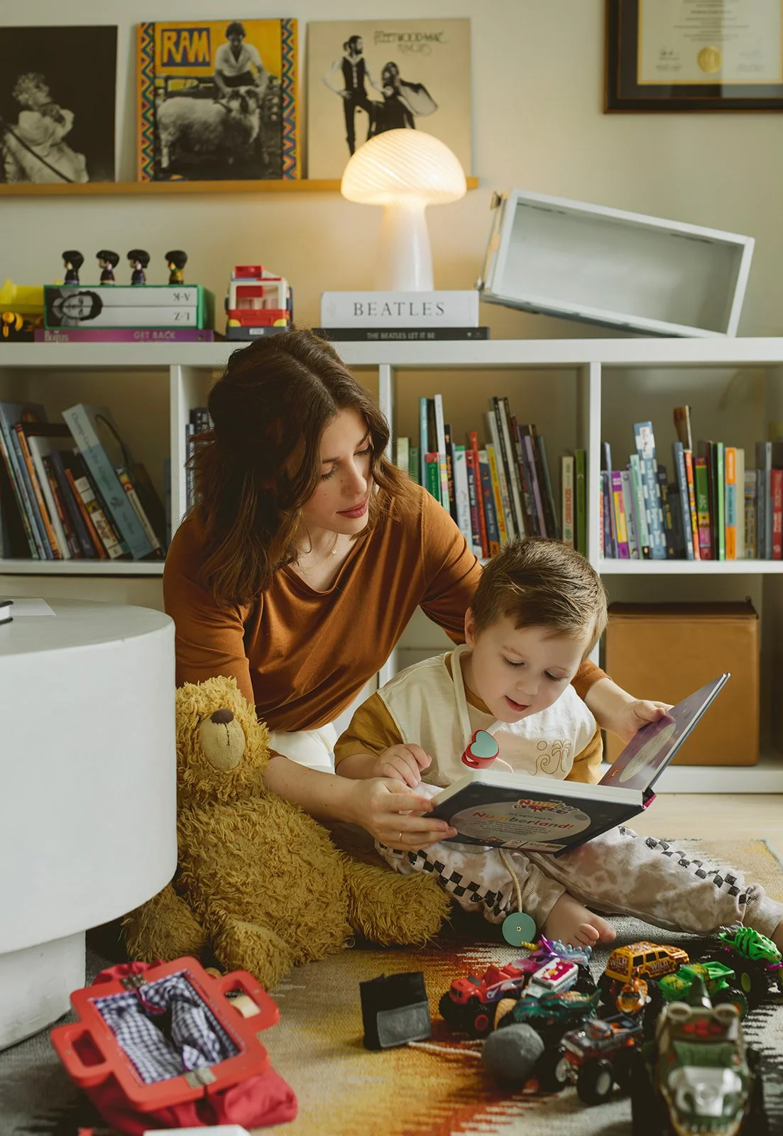 new-orleans-family-photography-mom-and-kids-coffee-table.jpg