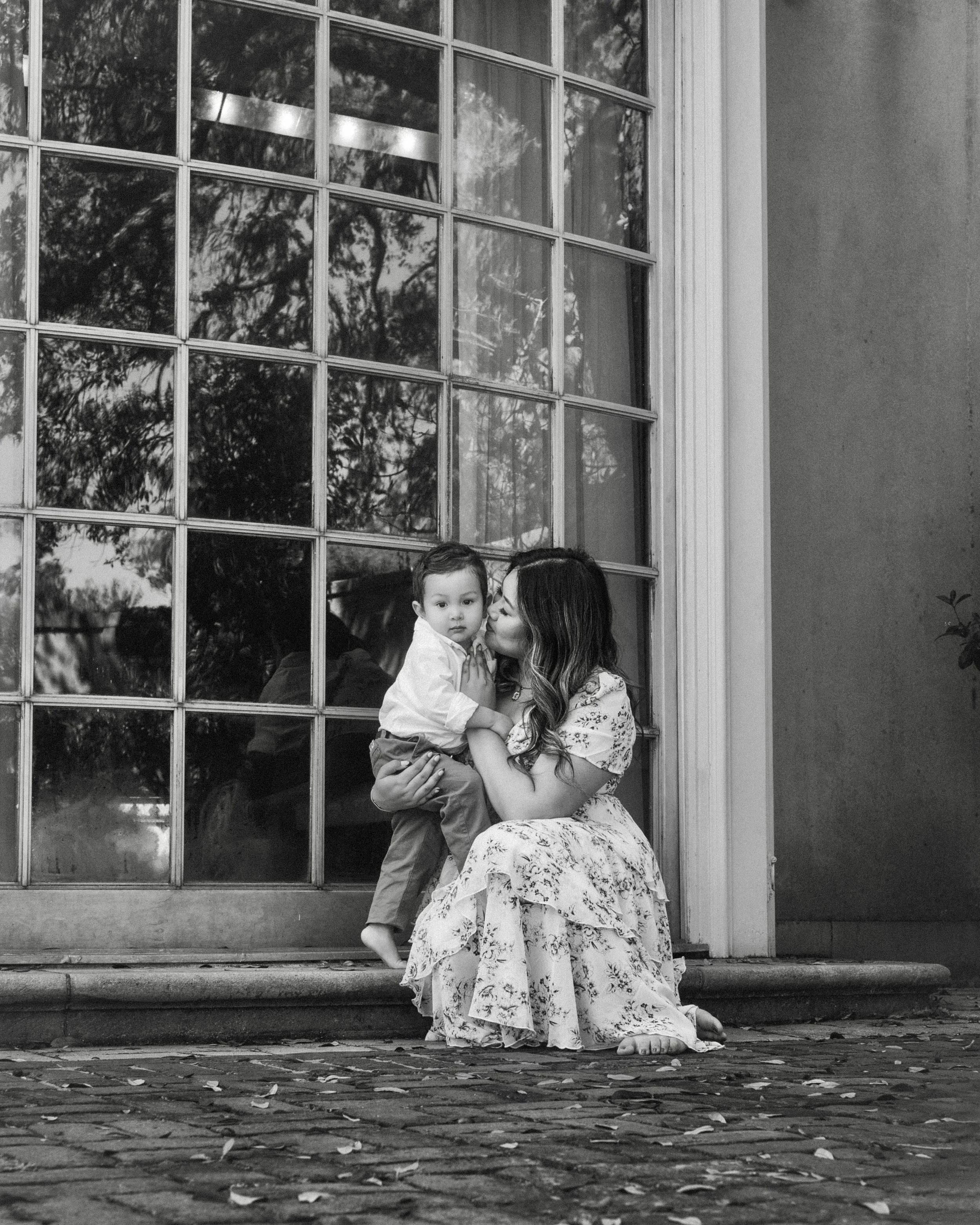Candid motherhood photography session in Metairie’s Longue Vue Gardens with Payne & Co. Photography.
