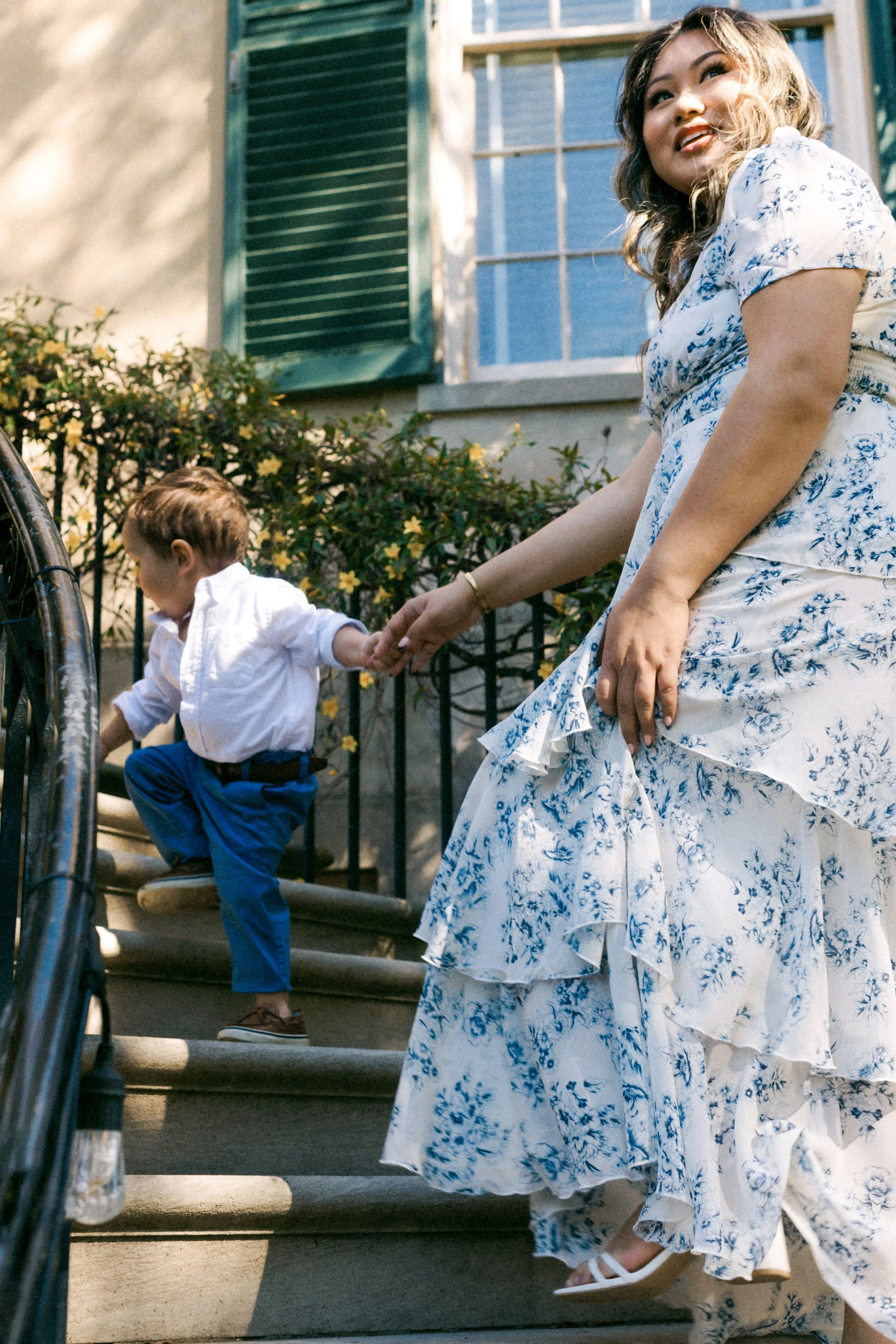 Natural light motherhood session at Longue Vue Gardens with Metairie family photographer Payne & Co. Photography.