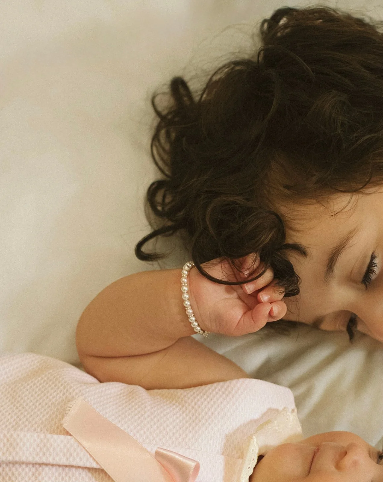 Natural at-home family photography capturing parents, siblings, and everyday connection in New Orleans.